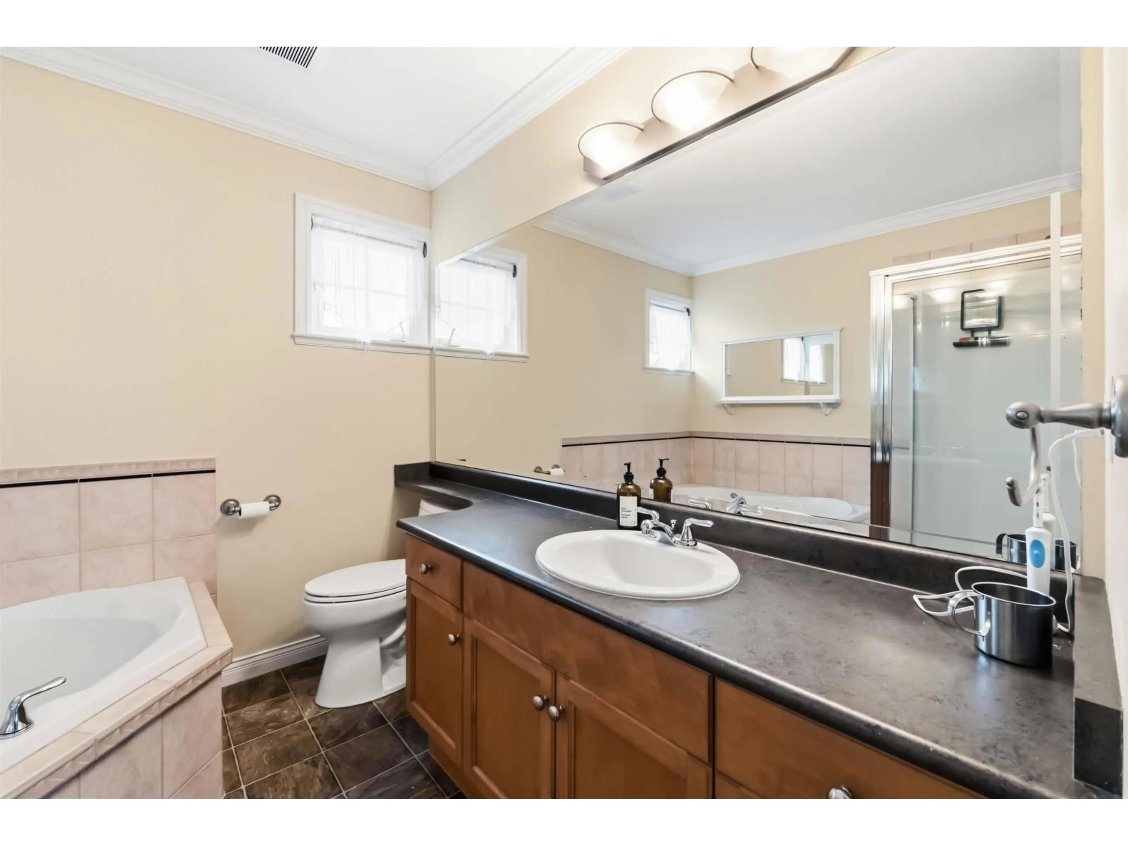 Standard bathroom, ceramic/tile floor for 11 - 2088 WINFIELD DRIVE, Abbotsford British Columbia V3G3C3