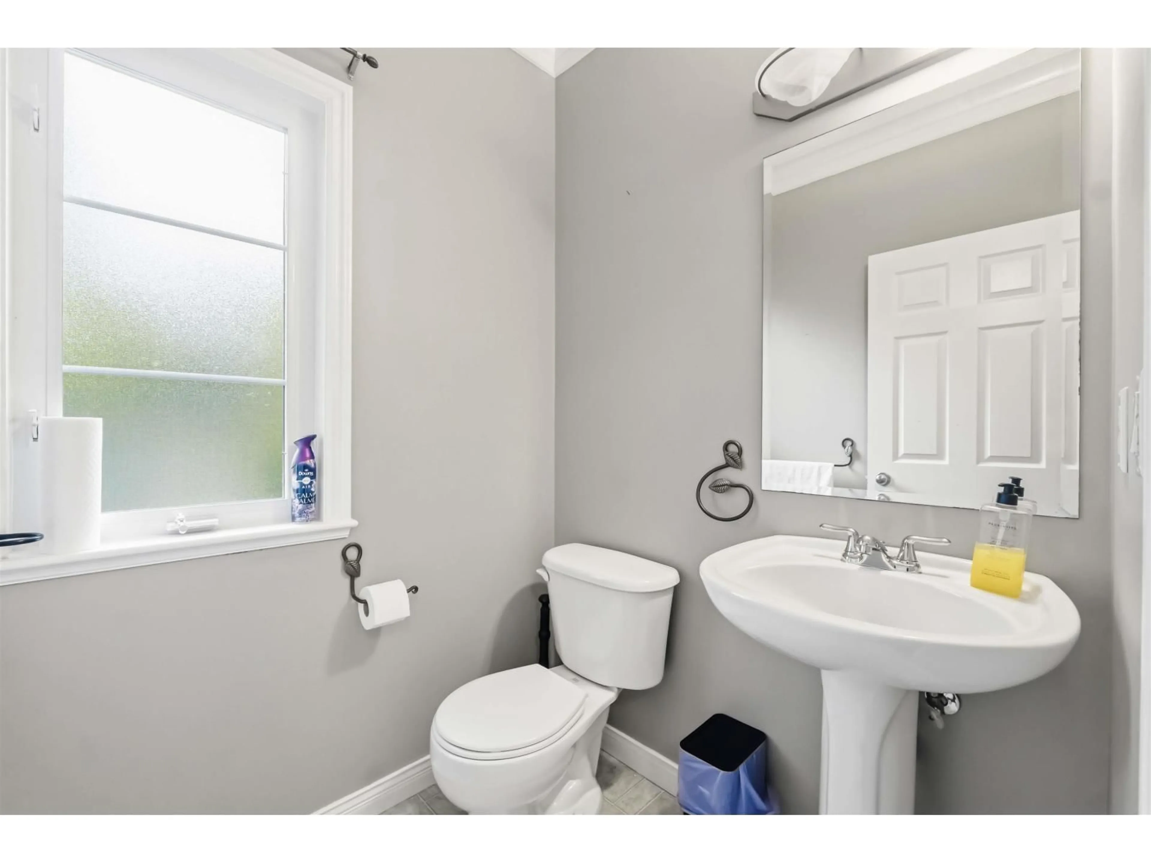 Standard bathroom, ceramic/tile floor for 11 - 2088 WINFIELD DRIVE, Abbotsford British Columbia V3G3C3