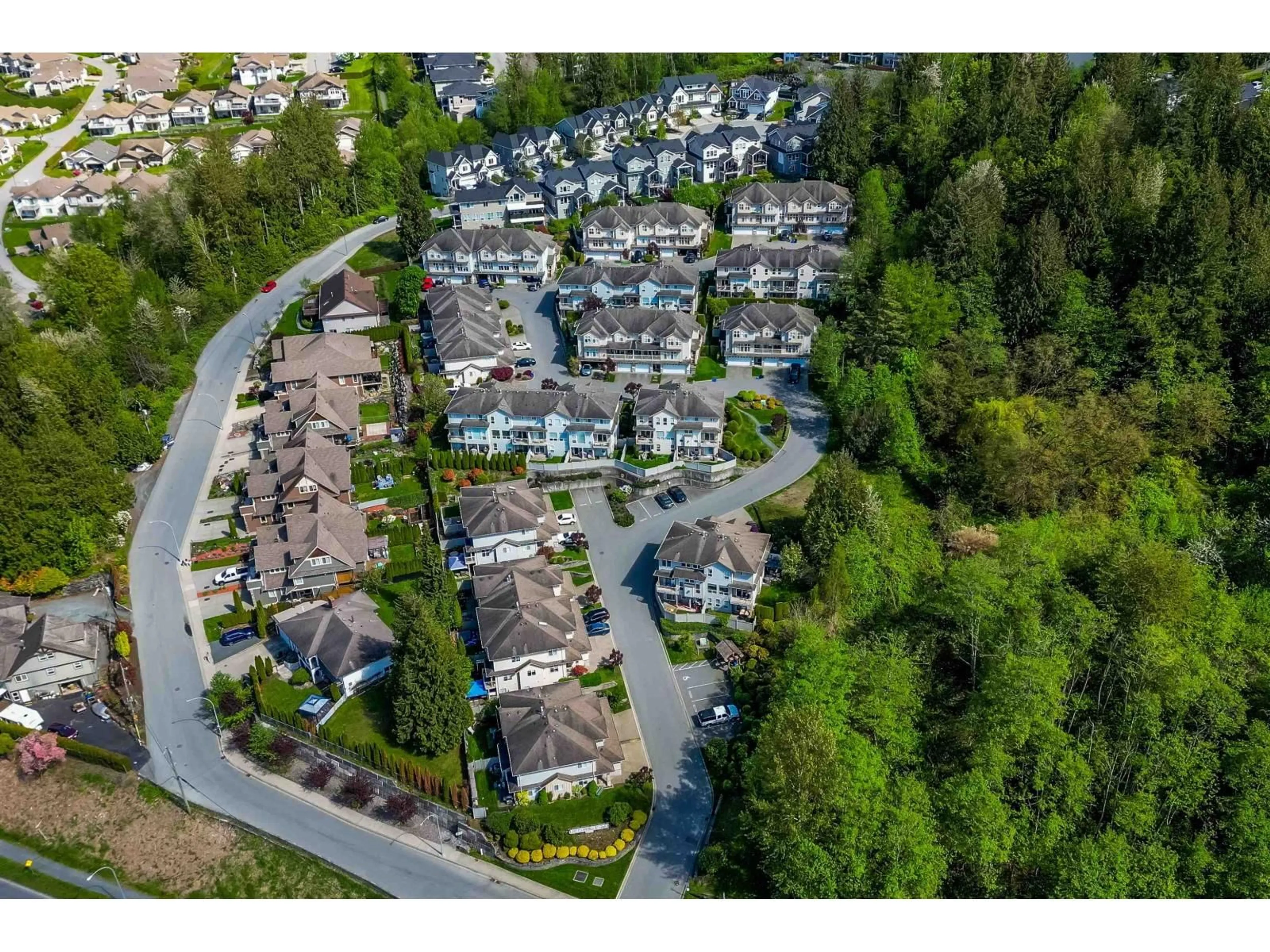 A pic from outside/outdoor area/front of a property/back of a property/a pic from drone, street for 43 - 46906 RUSSELL ROAD, Chilliwack British Columbia V2R5T3