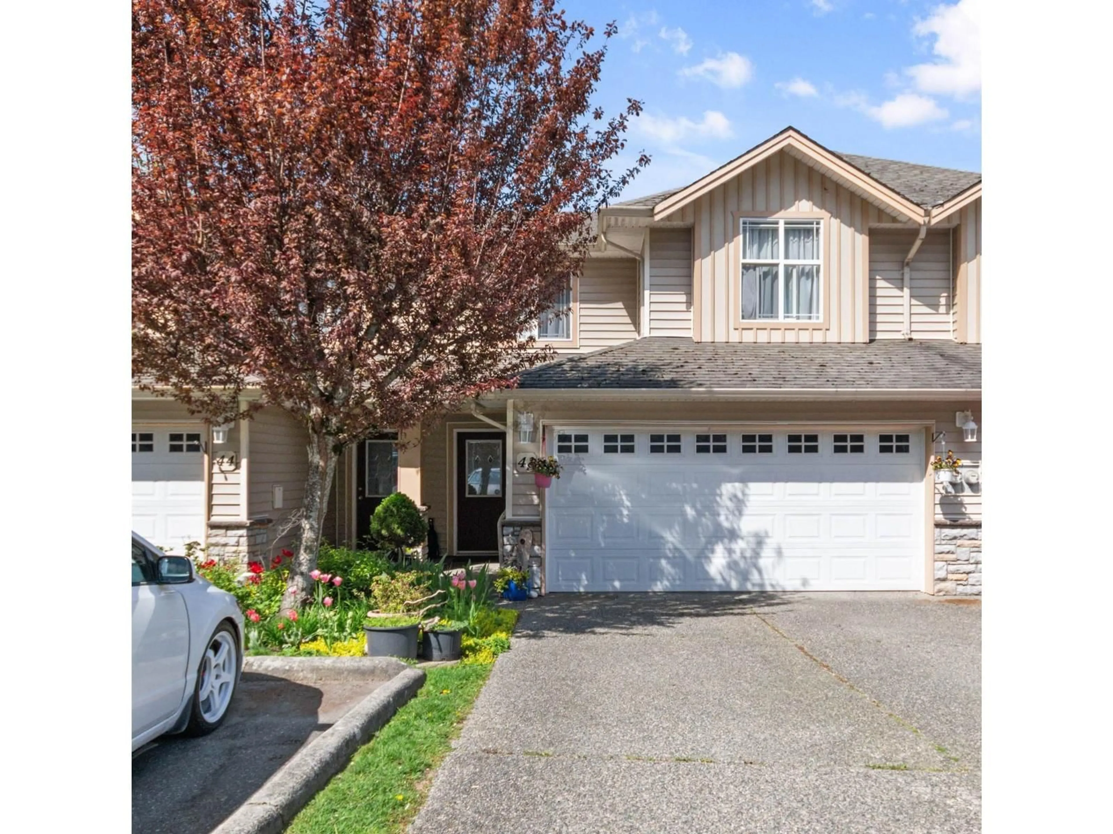 Home with vinyl exterior material, street for 43 - 46906 RUSSELL ROAD, Chilliwack British Columbia V2R5T3