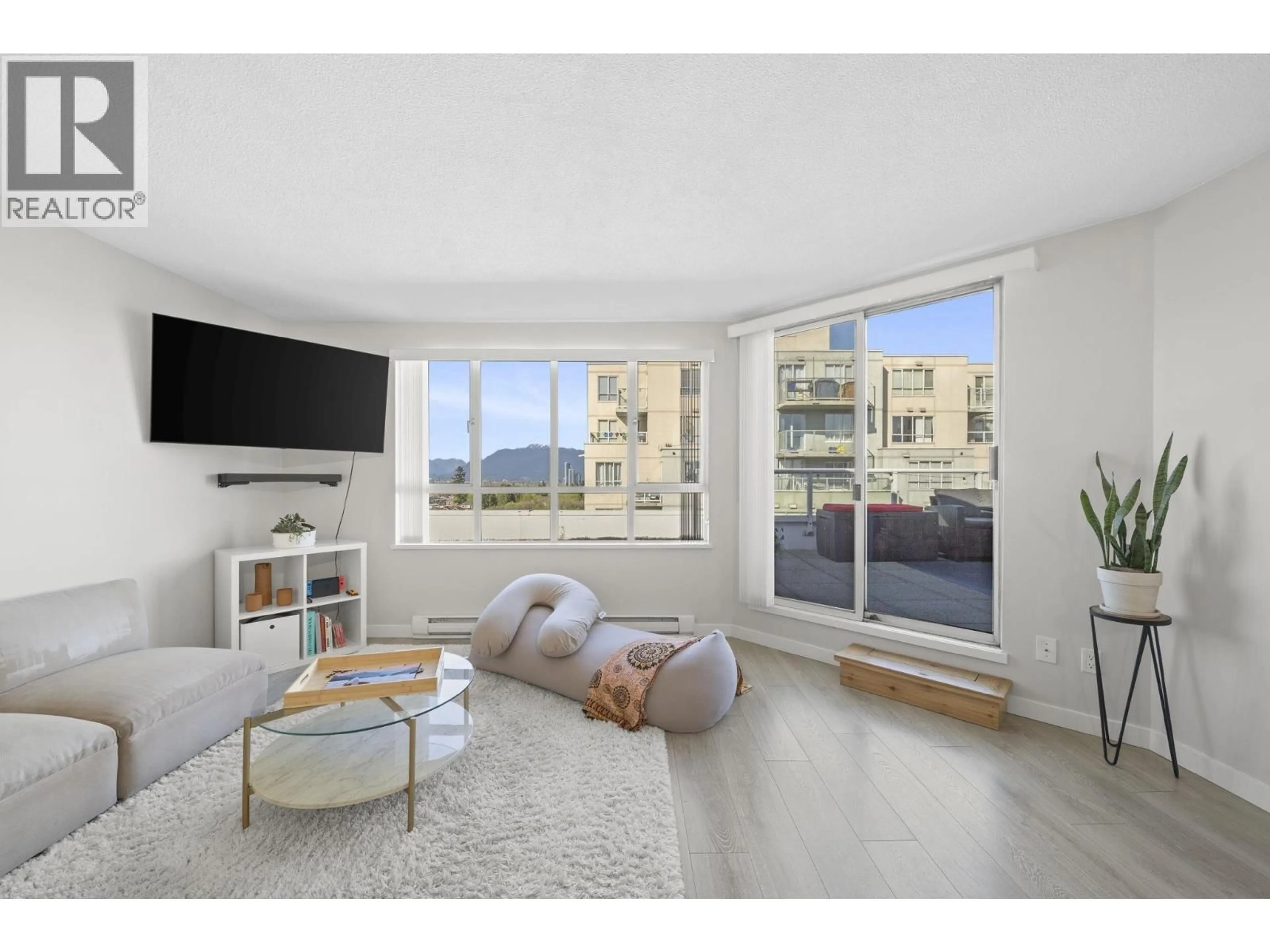 Living room with furniture, unknown for 1208 - 3455 ASCOT PLACE, Vancouver British Columbia V5R6B7