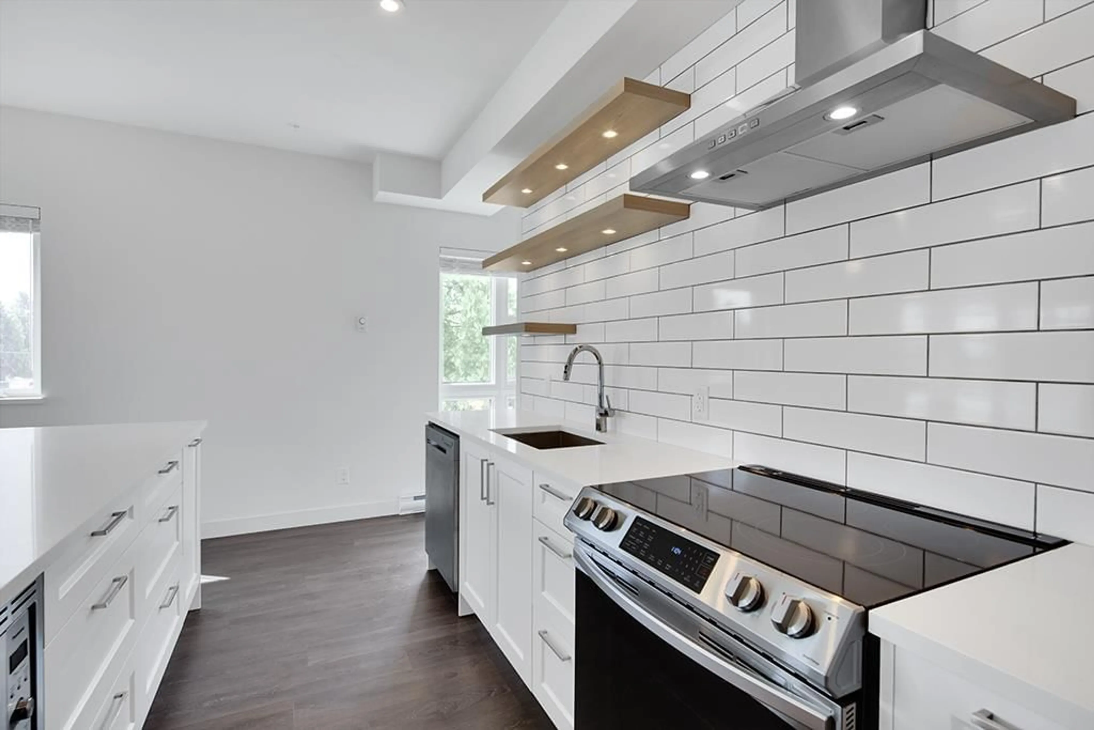 Contemporary kitchen, ceramic/tile floor for 65 - 1419 MCCALLUM ROAD, Abbotsford British Columbia V2S8B2