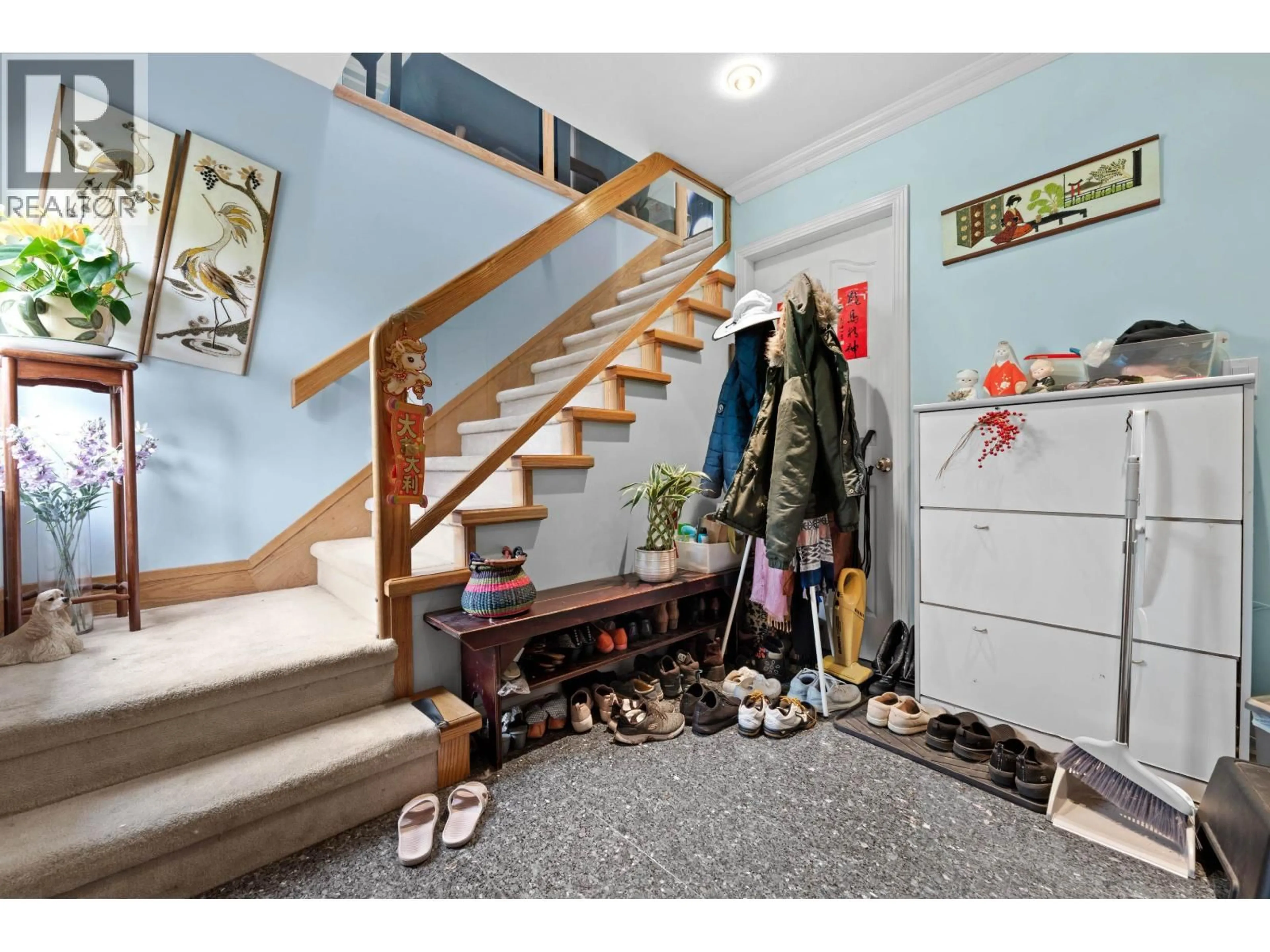 Indoor entryway for 104 63RD AVENUE, Vancouver British Columbia V5X2J6