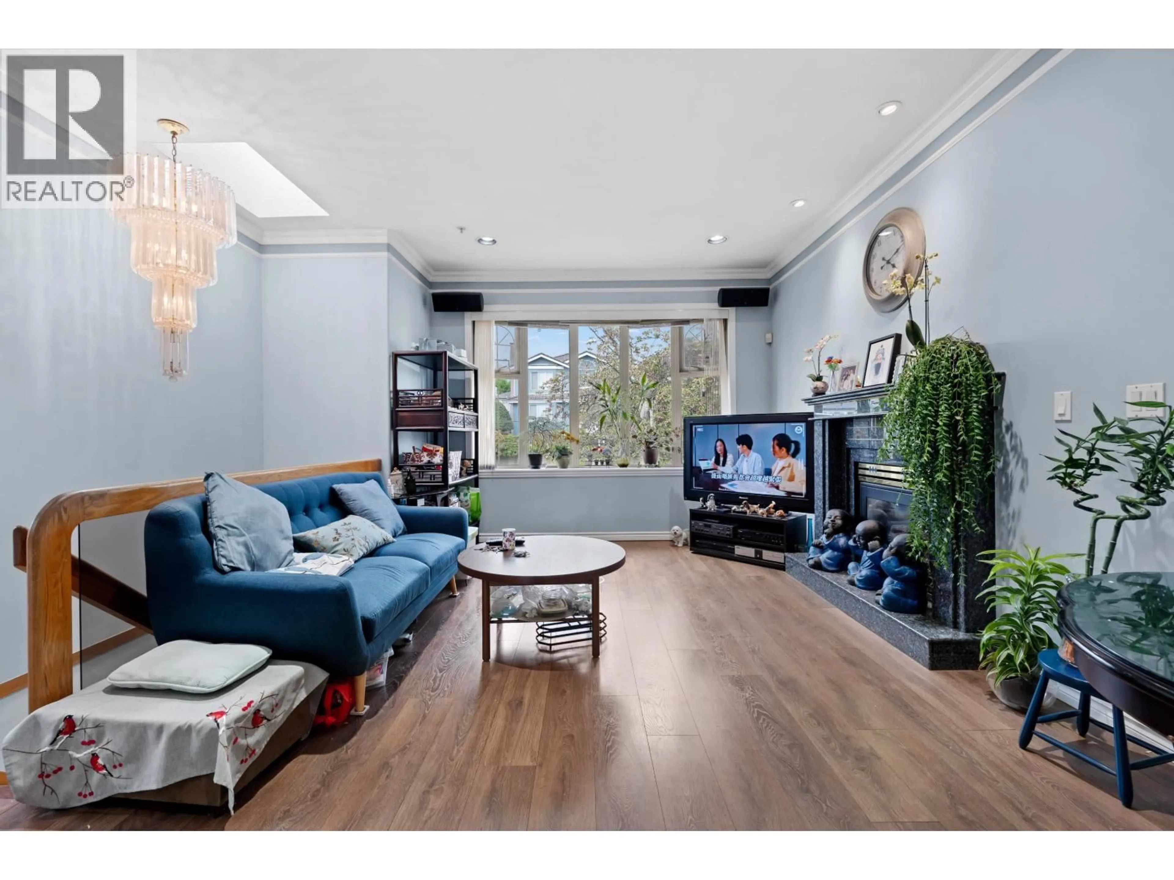 Living room with furniture, wood/laminate floor for 104 63RD AVENUE, Vancouver British Columbia V5X2J6