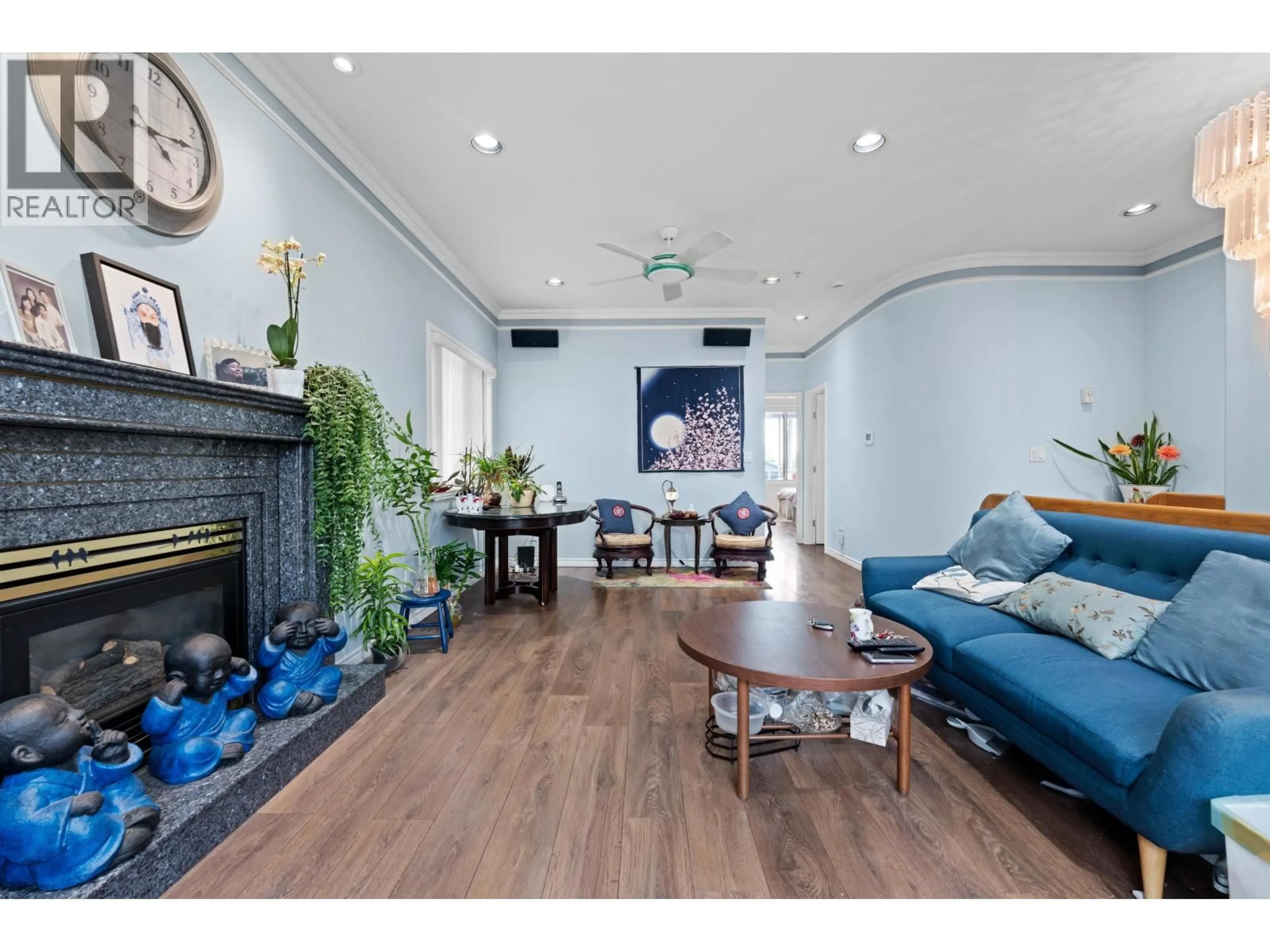Living room with furniture, wood/laminate floor for 104 63RD AVENUE, Vancouver British Columbia V5X2J6