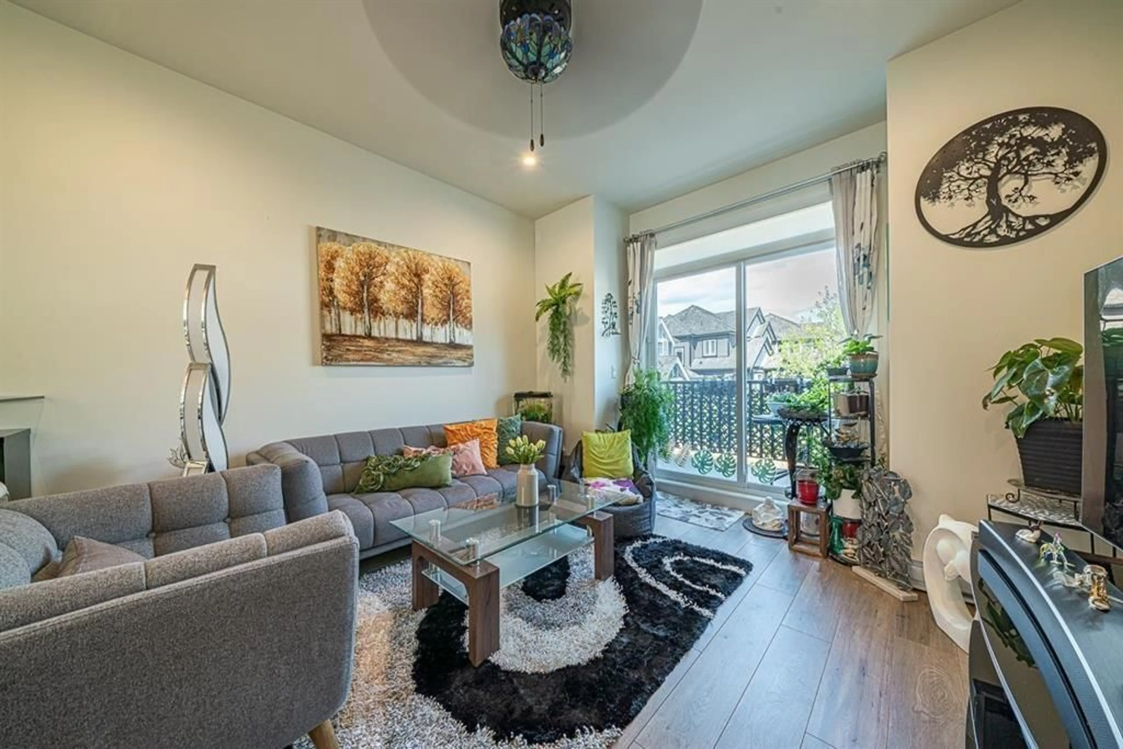 Living room with furniture, wood/laminate floor for 31 - 14541 WINTER CRESCENT, White Rock British Columbia V4P0G5