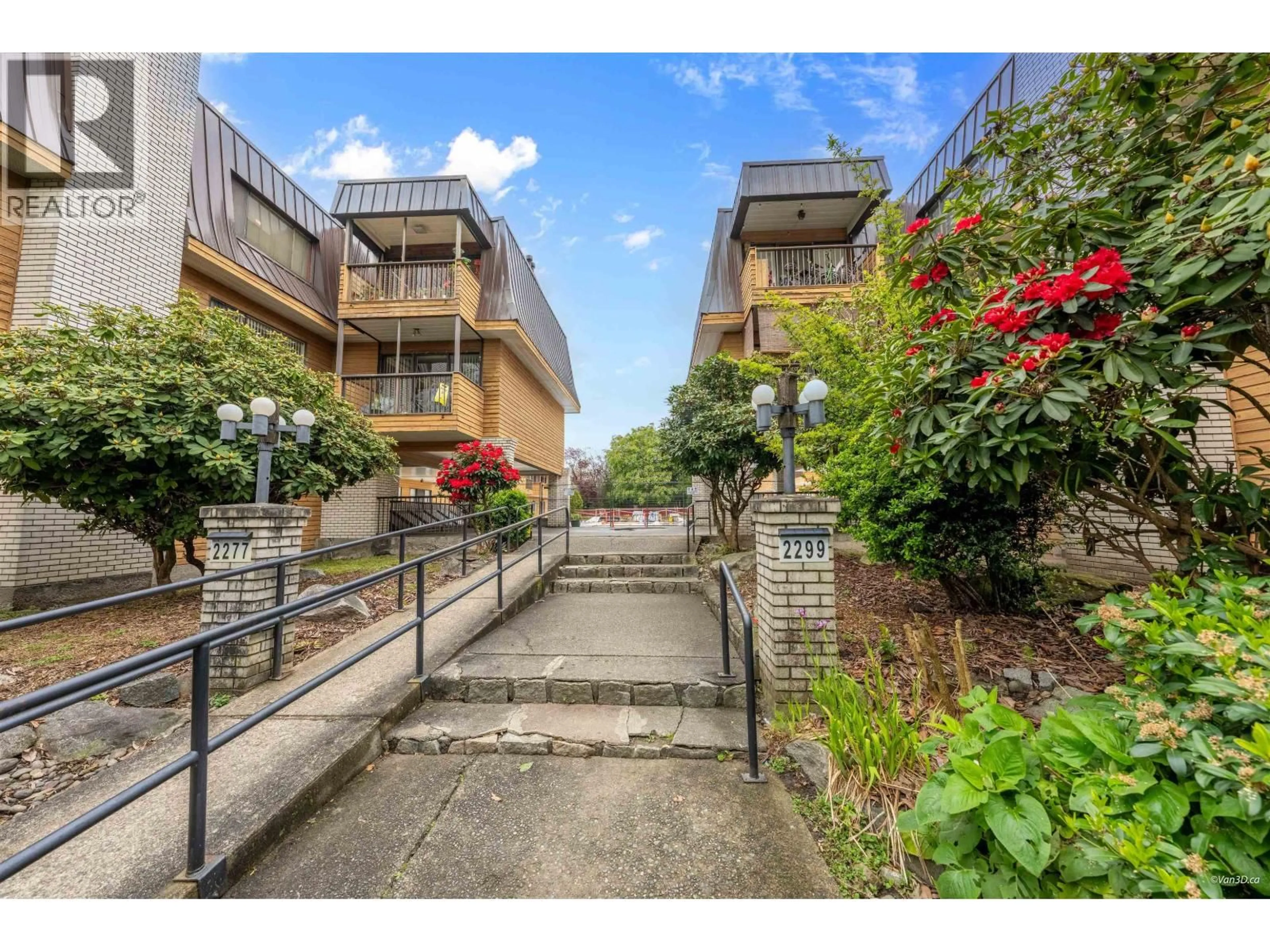 Unknown for 204 - 2299 30TH AVENUE, Vancouver British Columbia V5N5N1