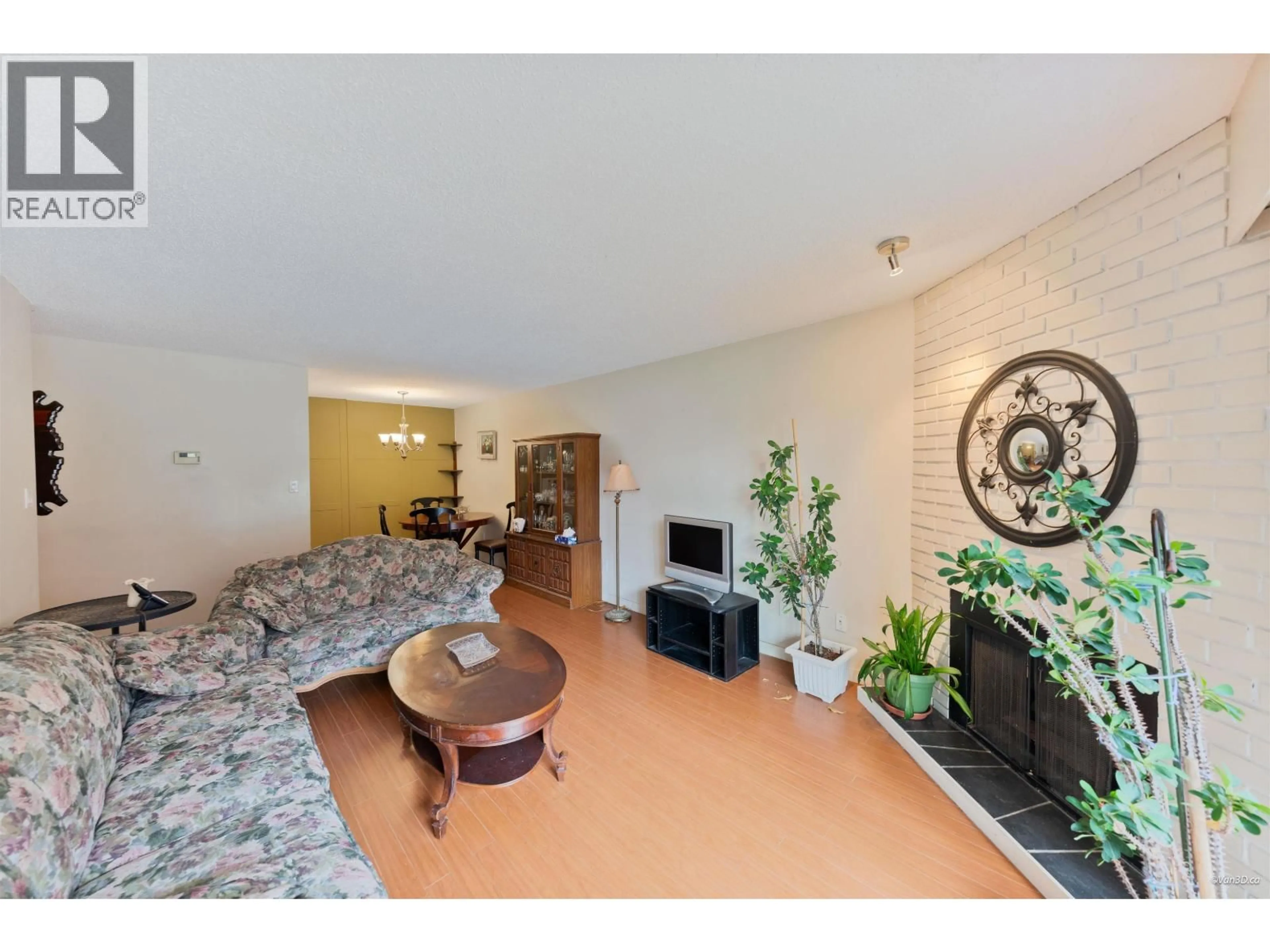 Living room with furniture, unknown for 204 - 2299 30TH AVENUE, Vancouver British Columbia V5N5N1