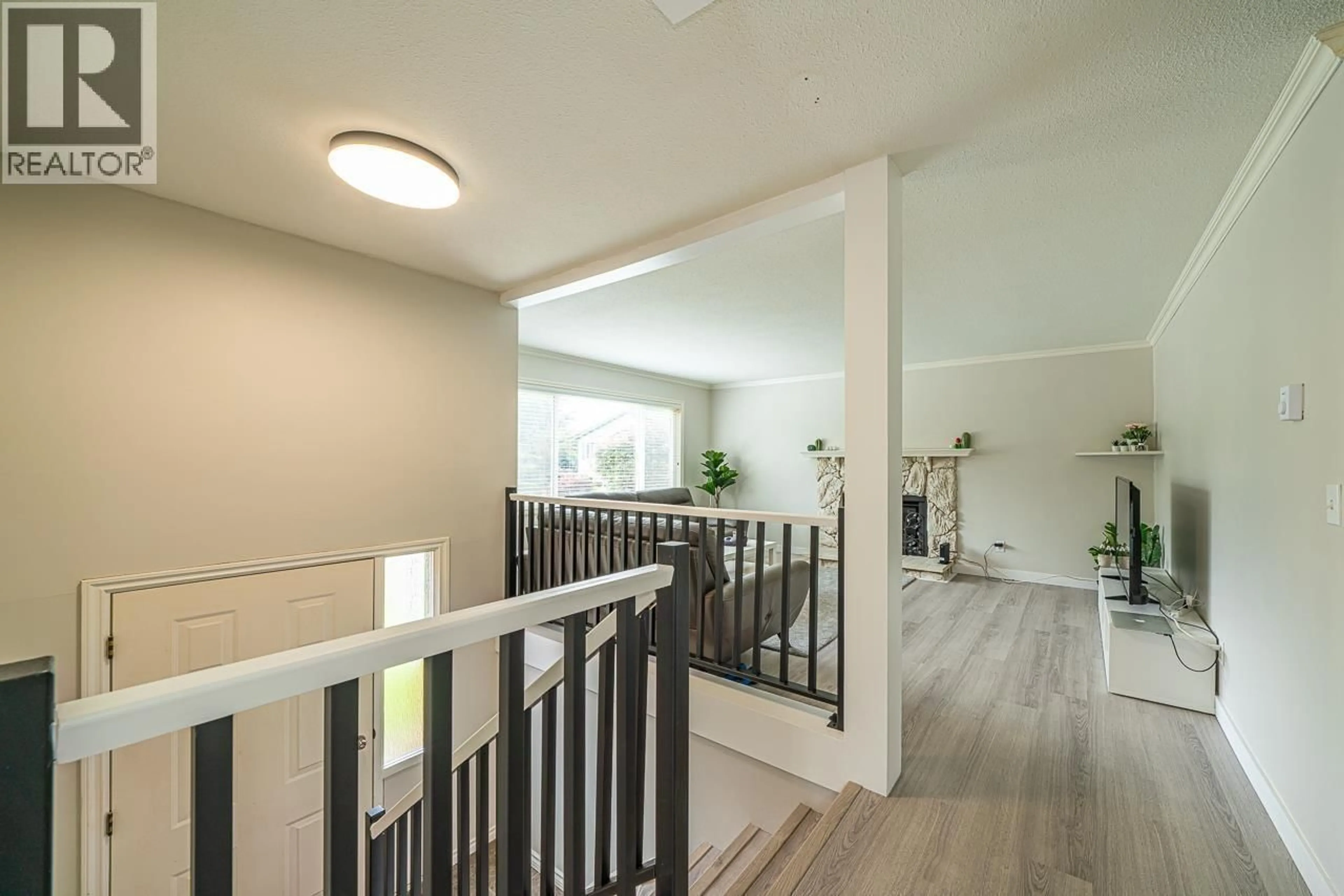 Indoor foyer for 12208 MCTAVISH PLACE, Maple Ridge British Columbia V2X8L8