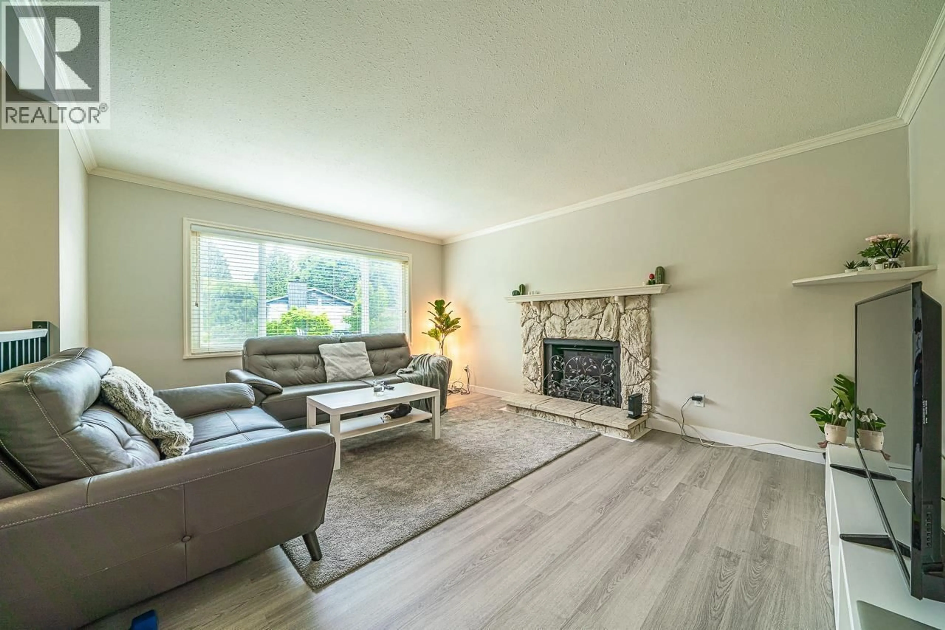 Living room with furniture, wood/laminate floor for 12208 MCTAVISH PLACE, Maple Ridge British Columbia V2X8L8