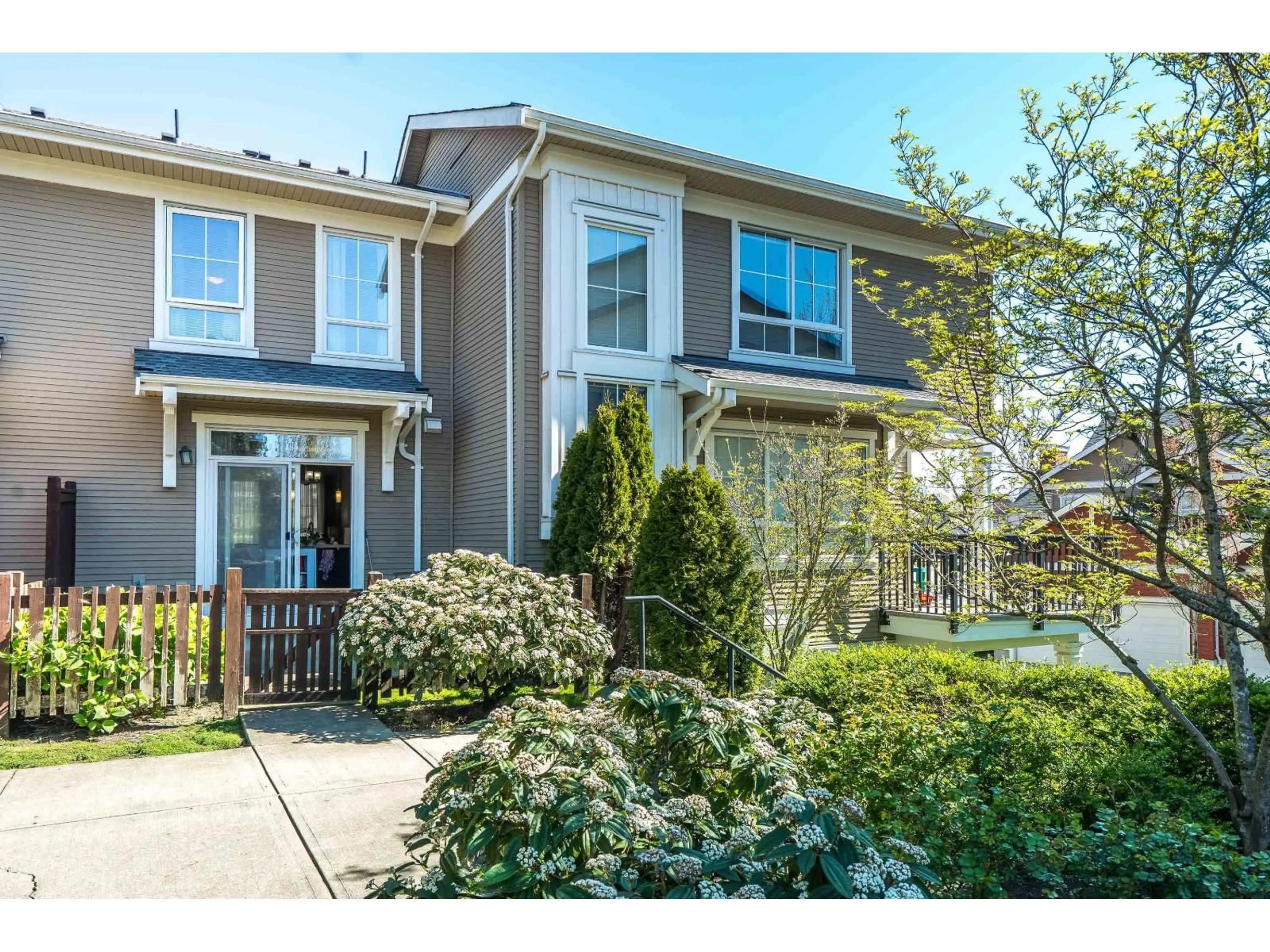 Home with vinyl exterior material, street for 26 - 19505 68A AVENUE, Surrey British Columbia V4N6K3