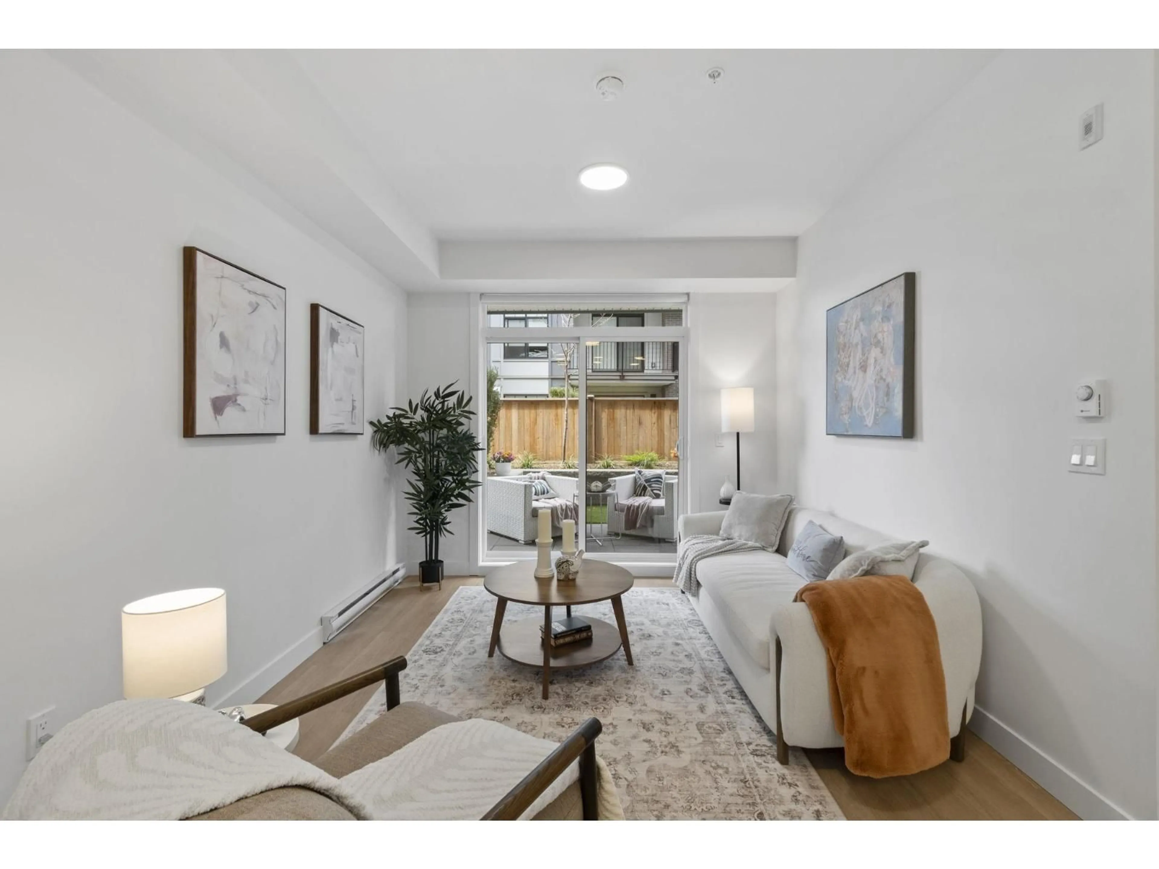 Living room with furniture, unknown for 308 - 33820 SOUTH FRASER WAY, Abbotsford British Columbia V2S2C5