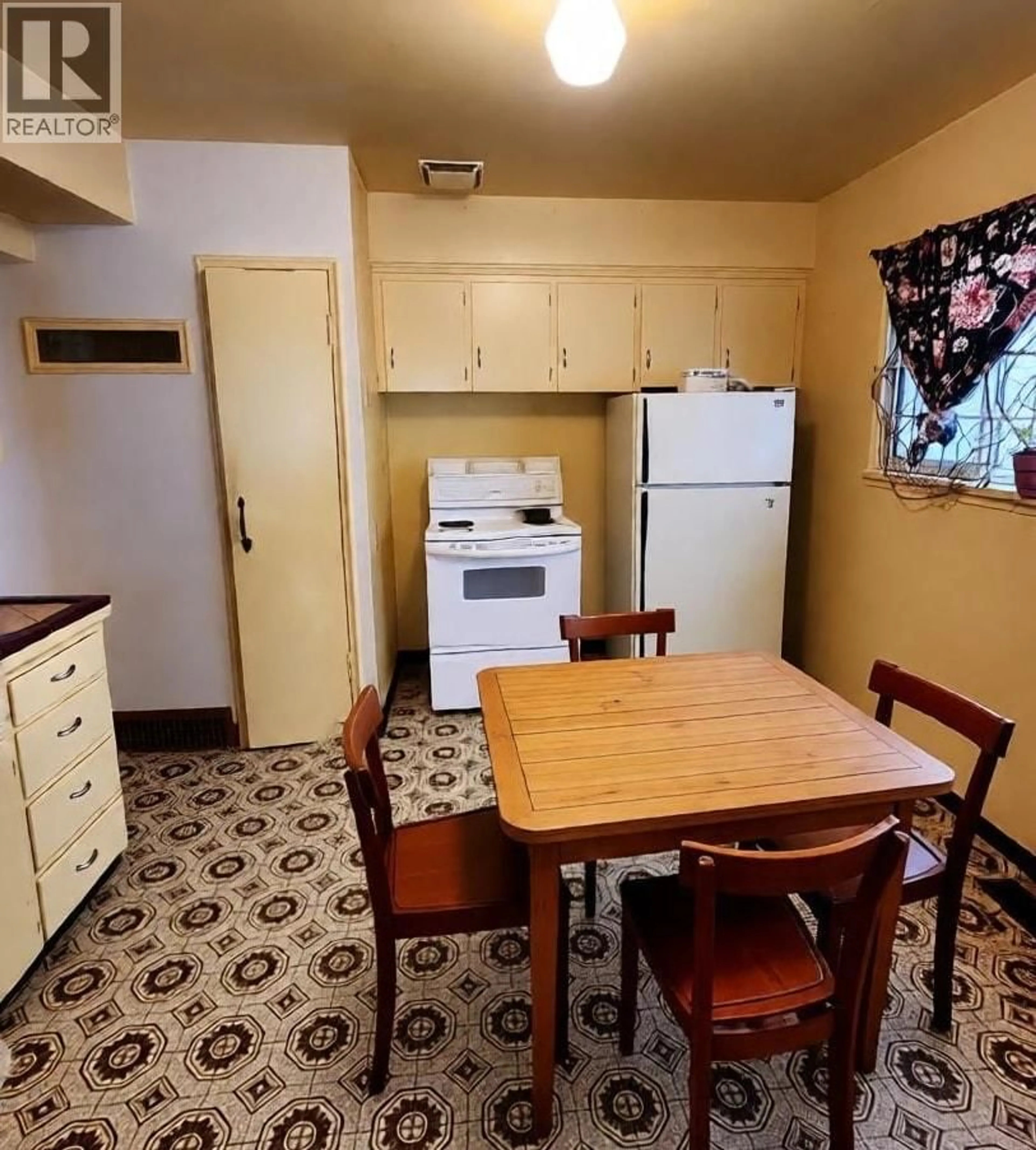 Standard kitchen, unknown for 7544 MAIN STREET, Vancouver British Columbia V5X3J9