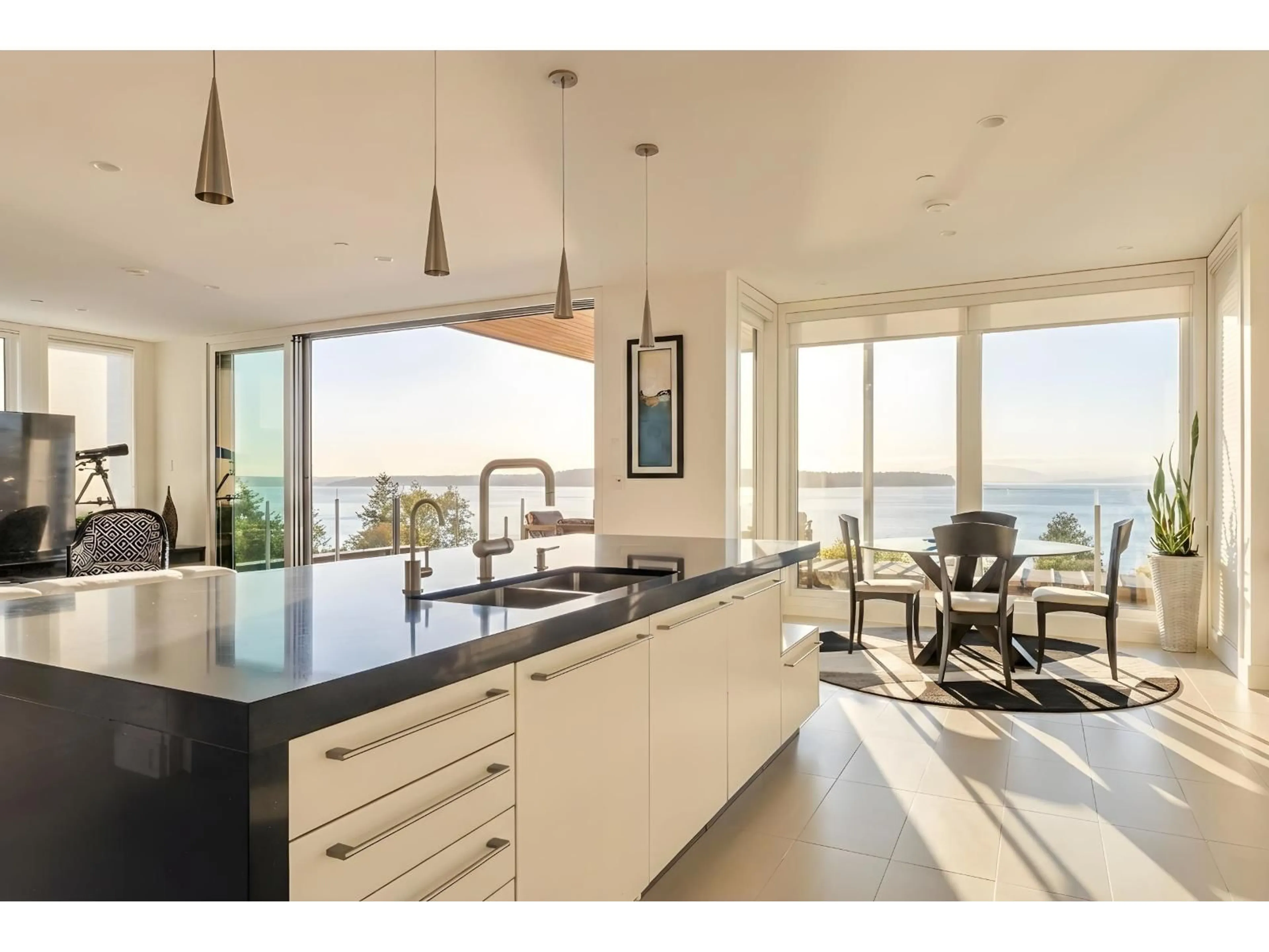 Contemporary kitchen, unknown for 14501 MARINE DRIVE, White Rock British Columbia V4B1B4