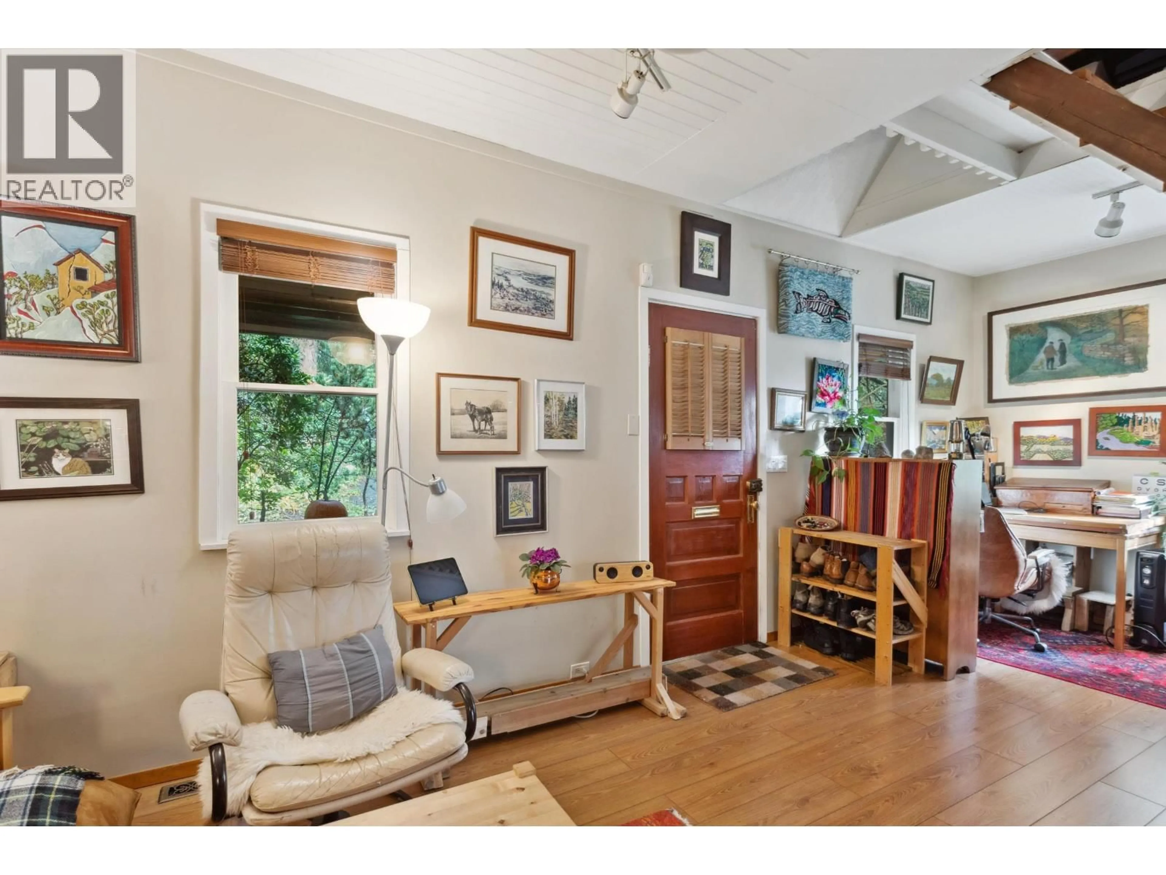 A pic of a room for 713 ST. JAMES ROAD, North Vancouver British Columbia V7K1G9