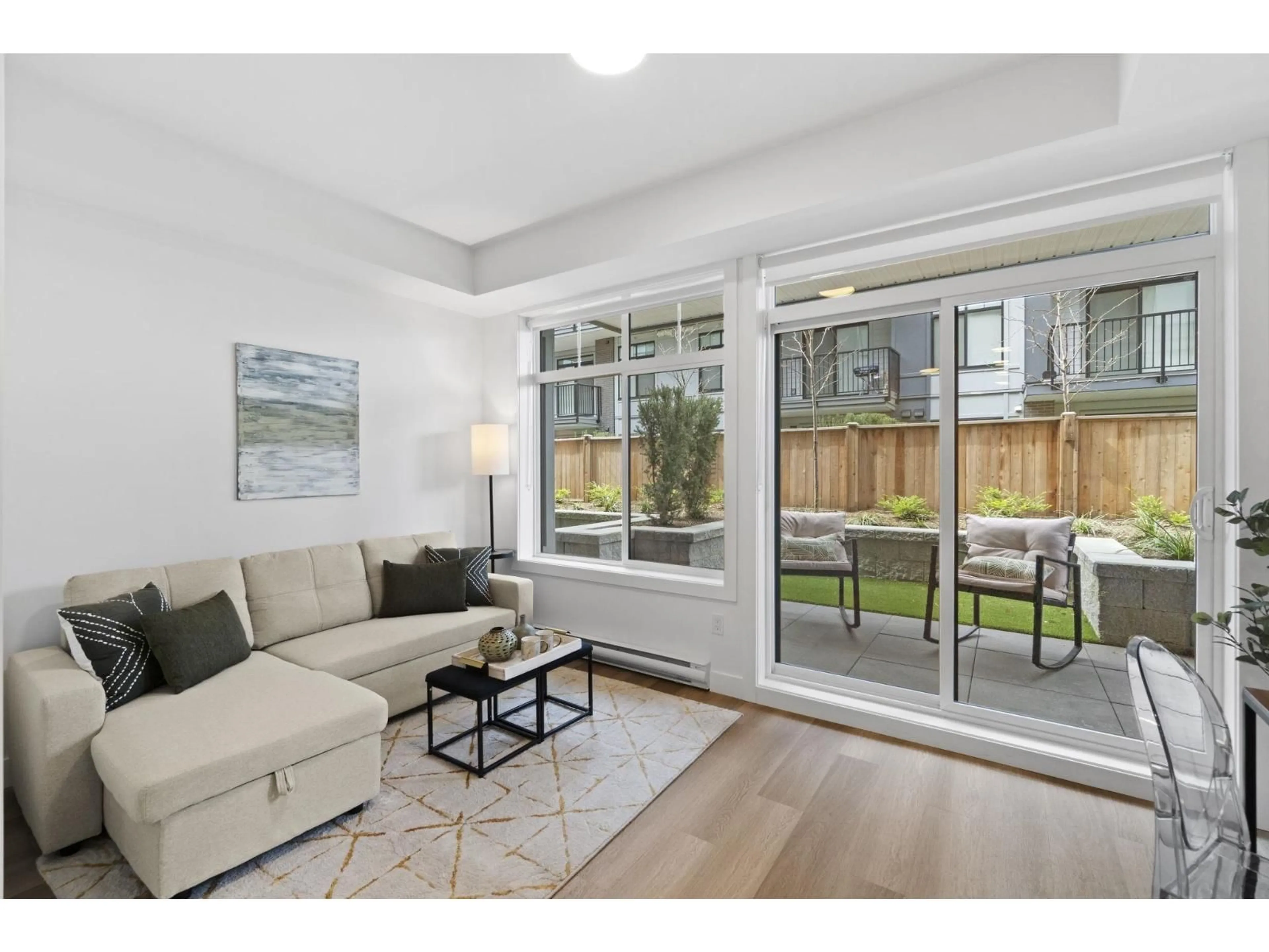 Living room with furniture, unknown for 304 - 33820 SOUTH FRASER WAY, Abbotsford British Columbia V2S2C5