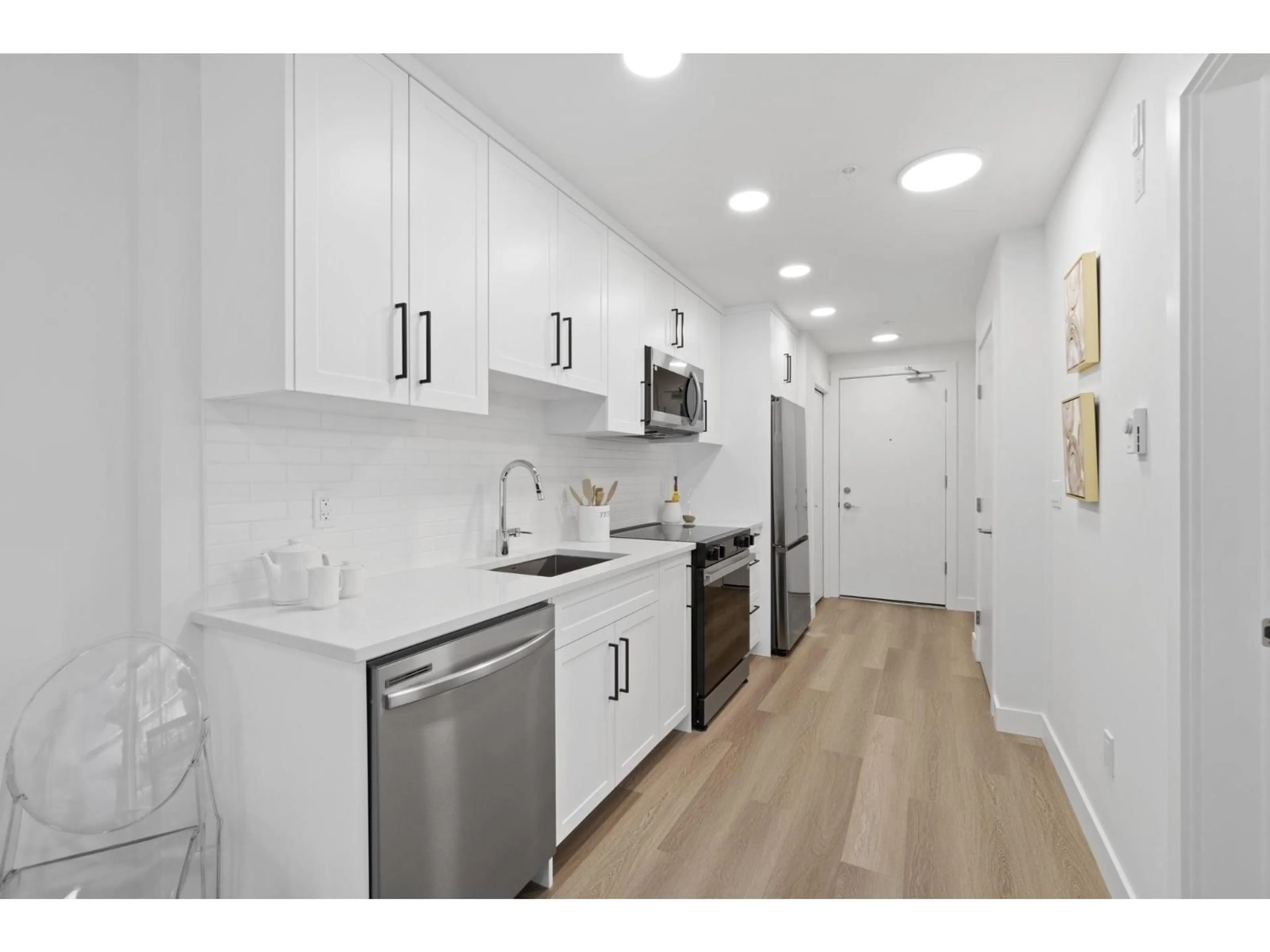 Standard kitchen, unknown for 304 - 33820 SOUTH FRASER WAY, Abbotsford British Columbia V2S2C5