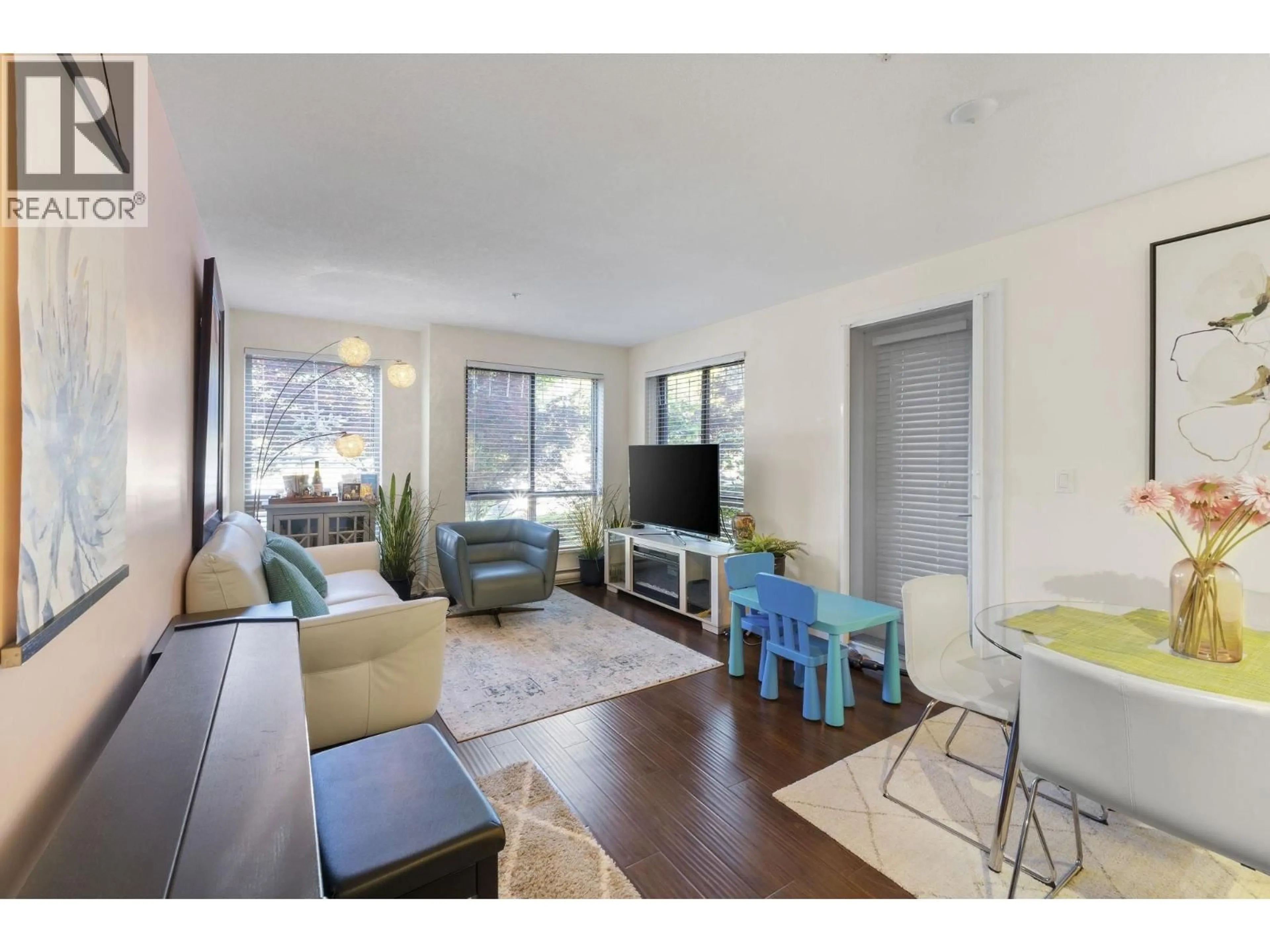 Living room with furniture, wood/laminate floor for 211 - 500 ROYAL AVENUE, New Westminster British Columbia V3L0G5