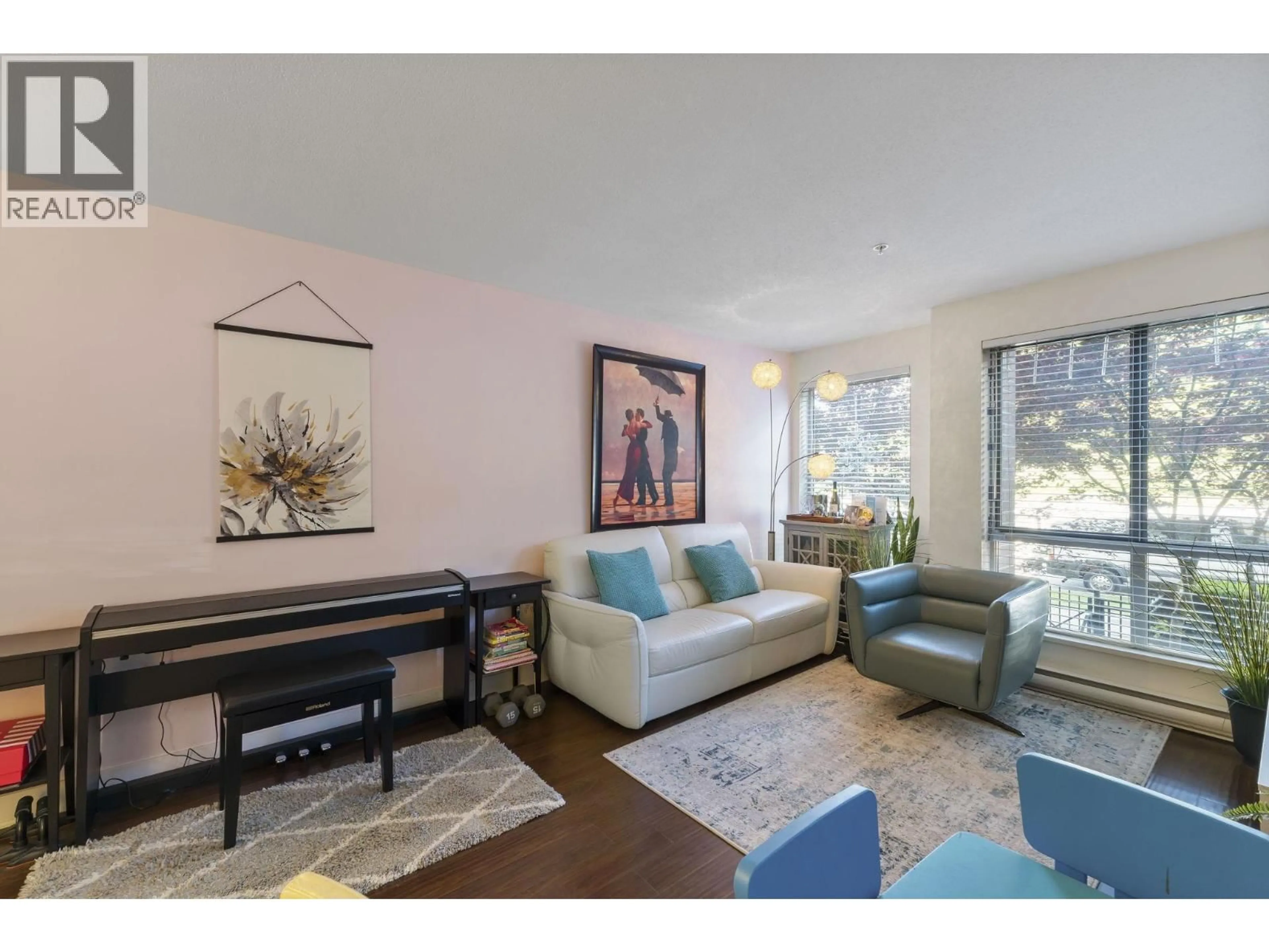 Living room with furniture, unknown for 211 - 500 ROYAL AVENUE, New Westminster British Columbia V3L0G5