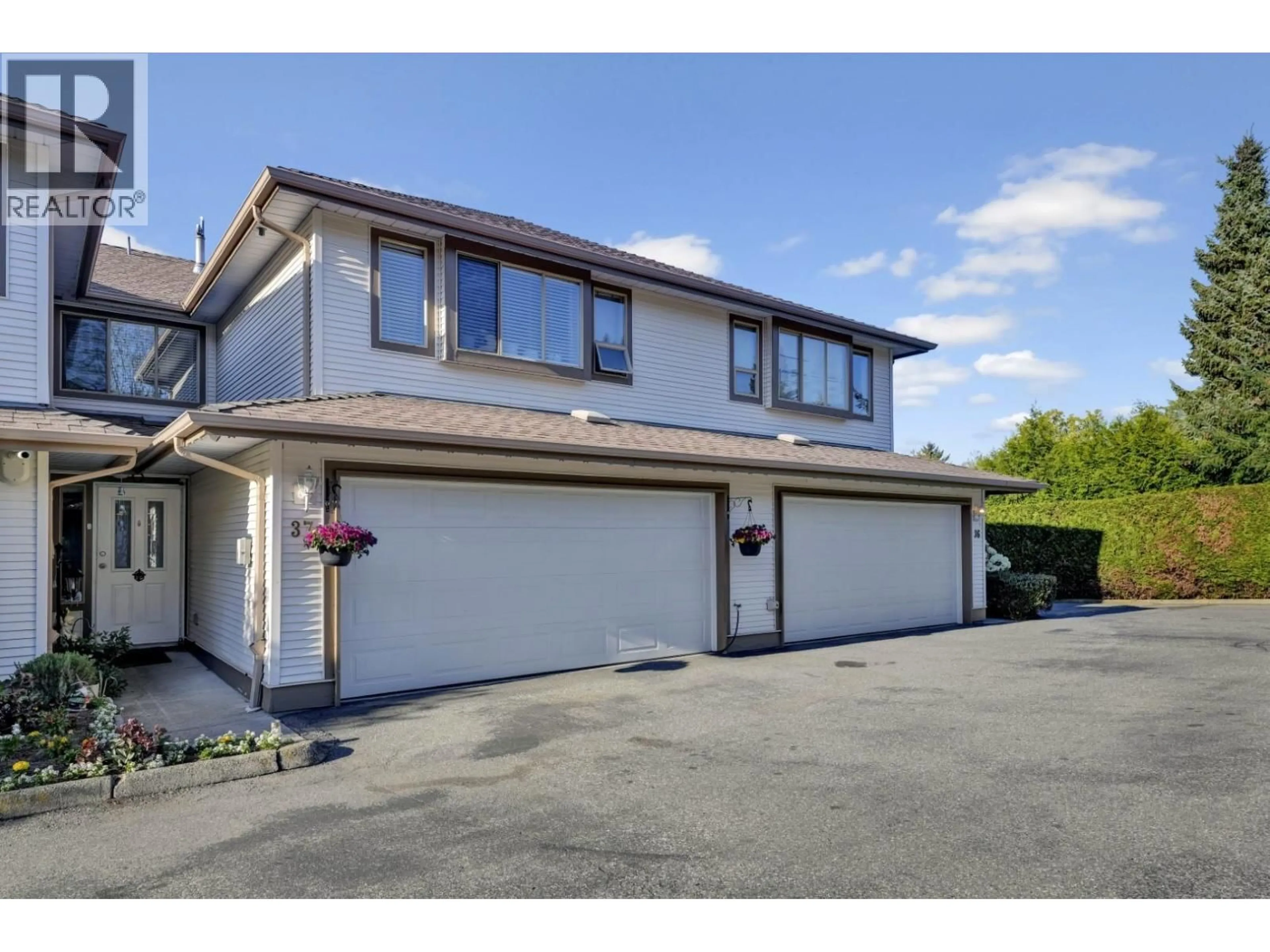 Indoor garage for 37 - 22280 124 AVENUE, Maple Ridge British Columbia V2X4J5