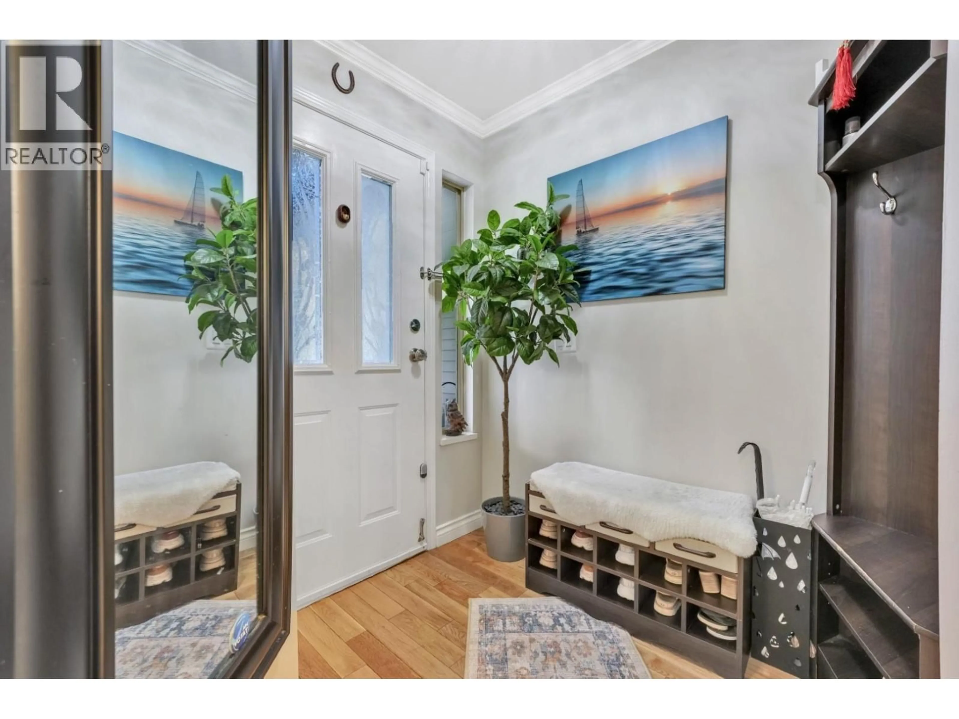 Indoor entryway for 37 - 22280 124 AVENUE, Maple Ridge British Columbia V2X4J5