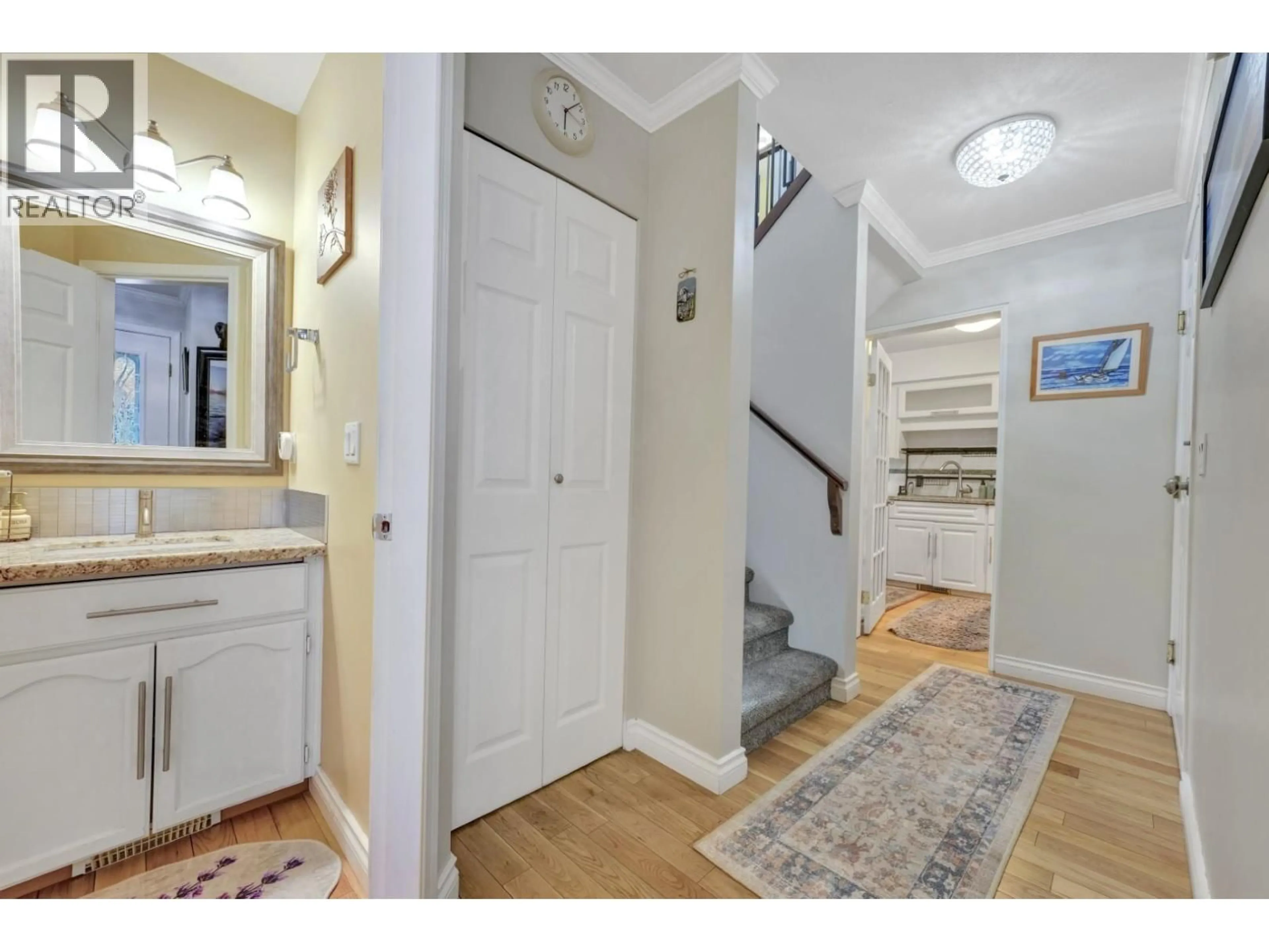 Indoor entryway for 37 - 22280 124 AVENUE, Maple Ridge British Columbia V2X4J5