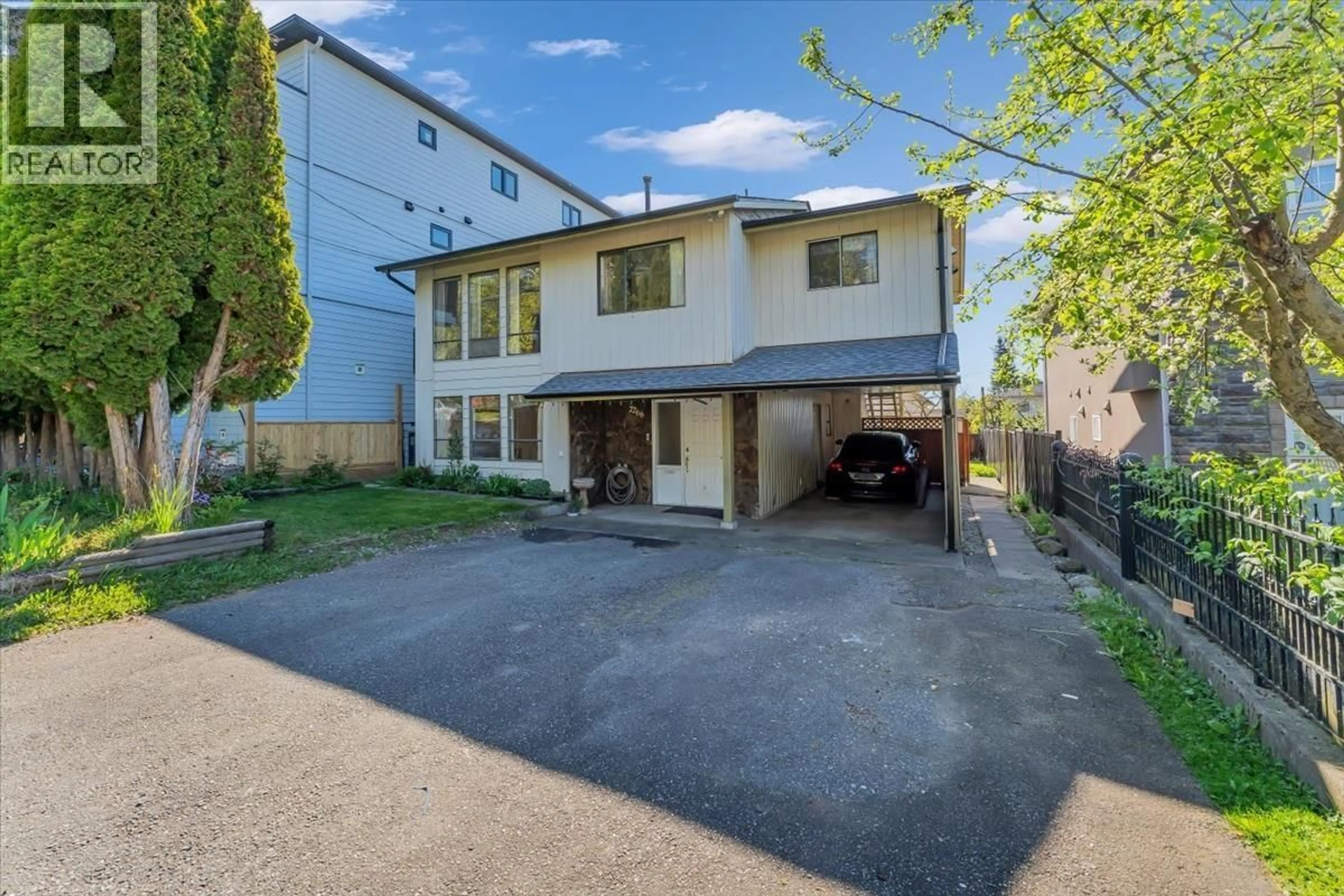 A pic from outside/outdoor area/front of a property/back of a property/a pic from drone, street for 7266 17TH AVENUE, Burnaby British Columbia V3N1K9