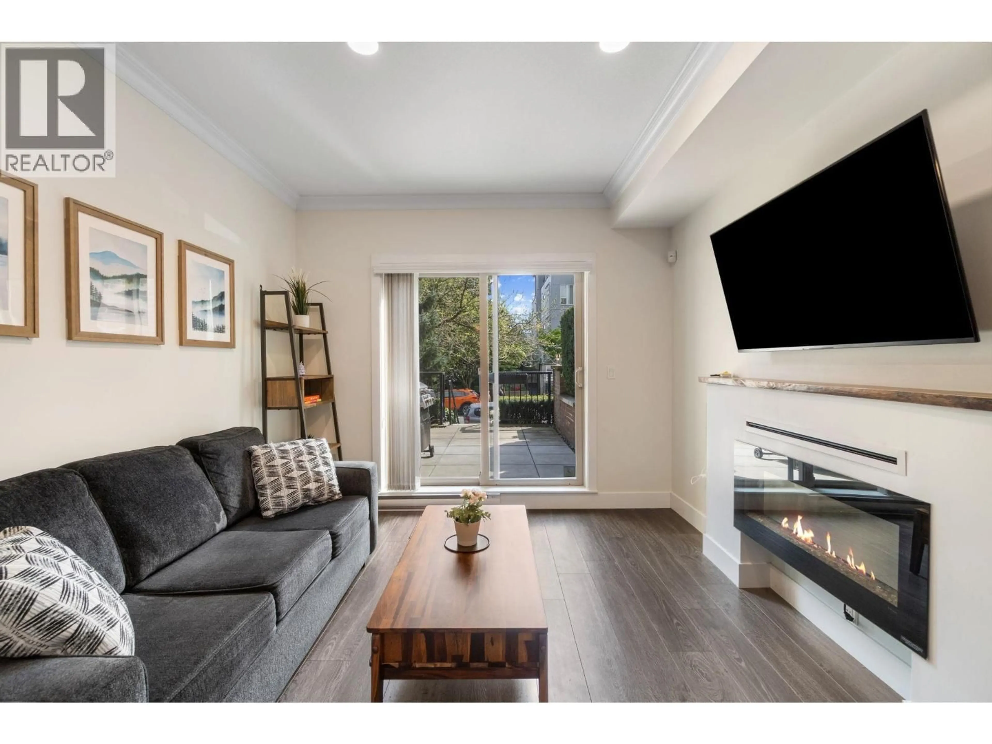 Living room with furniture, wood/laminate floor for 104 - 2349 WELCHER AVENUE, Port Coquitlam British Columbia V3C1X6