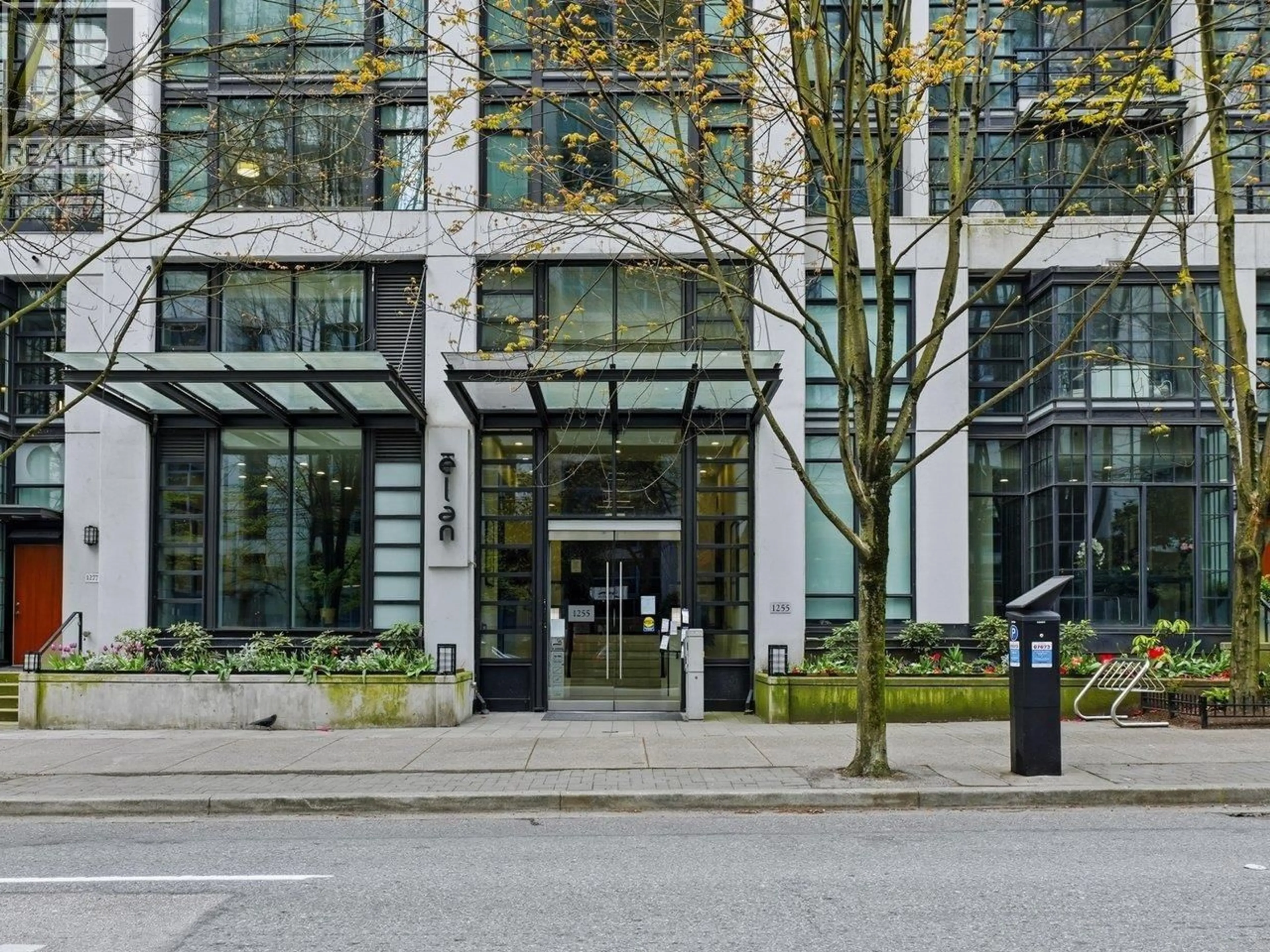 Indoor foyer for 903 - 1255 SEYMOUR STREET, Vancouver British Columbia V6B0H1