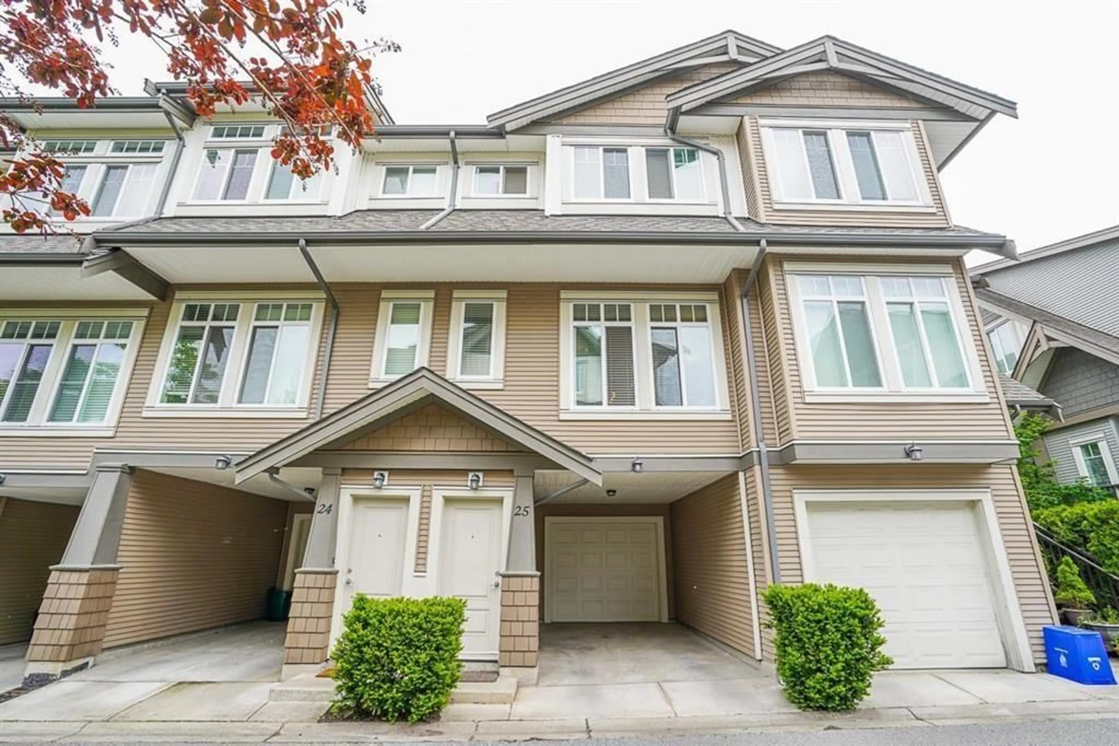 Home with vinyl exterior material, street for 25 - 8250 209B STREET, Langley British Columbia V2Y0J7