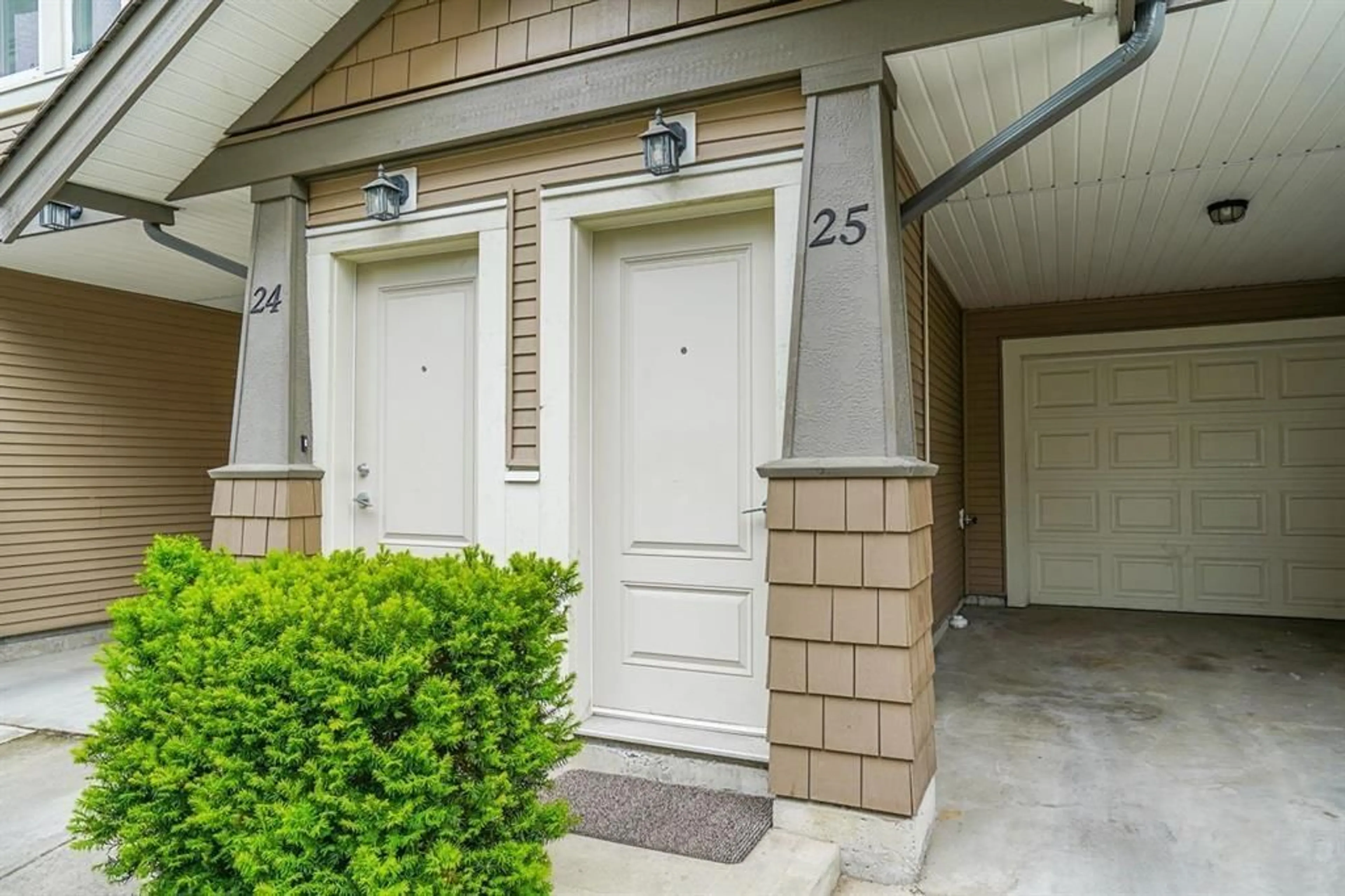 Indoor entryway for 25 - 8250 209B STREET, Langley British Columbia V2Y0J7