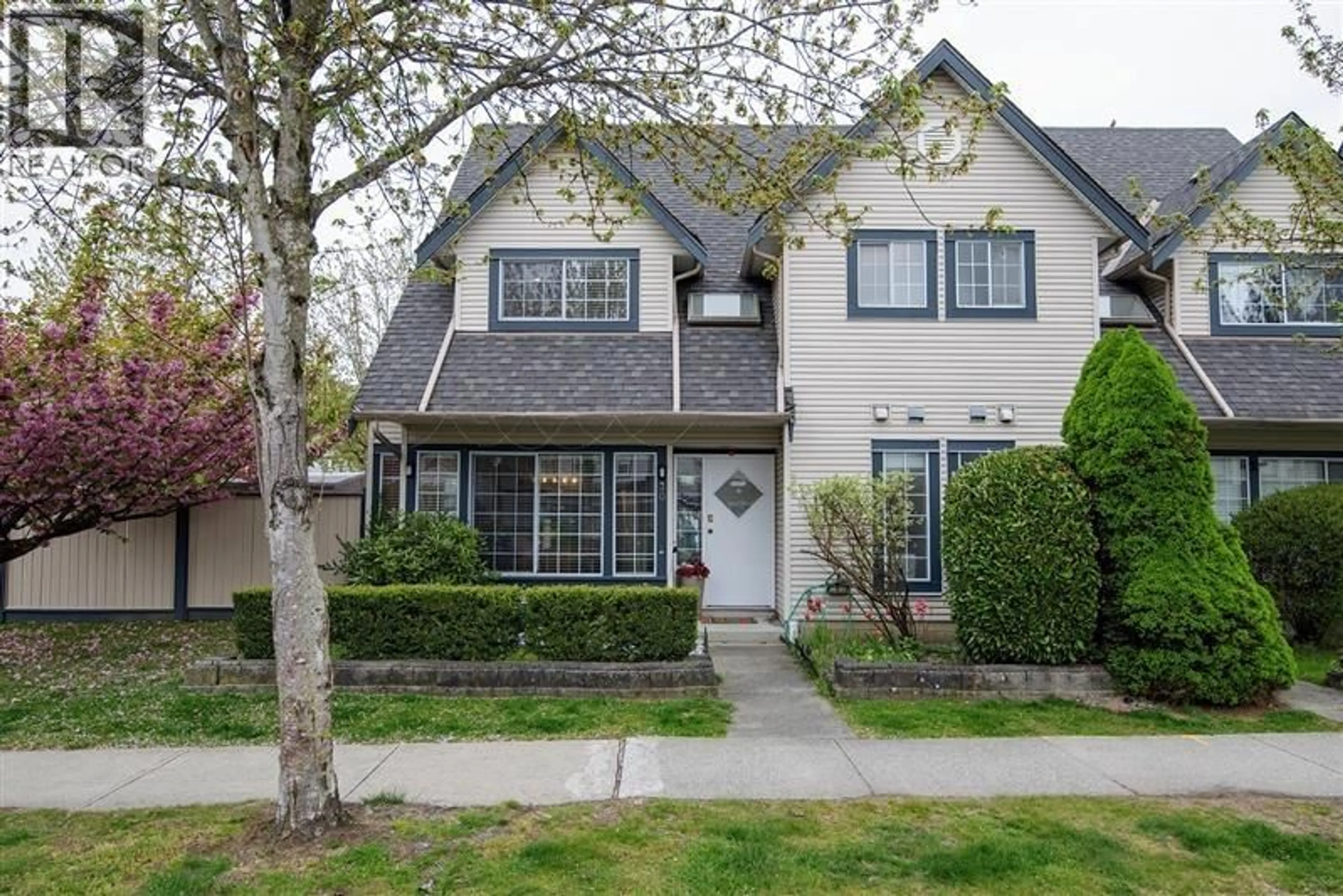 Home with vinyl exterior material, street for 30 - 11536 236 STREET, Maple Ridge British Columbia V4R2C6