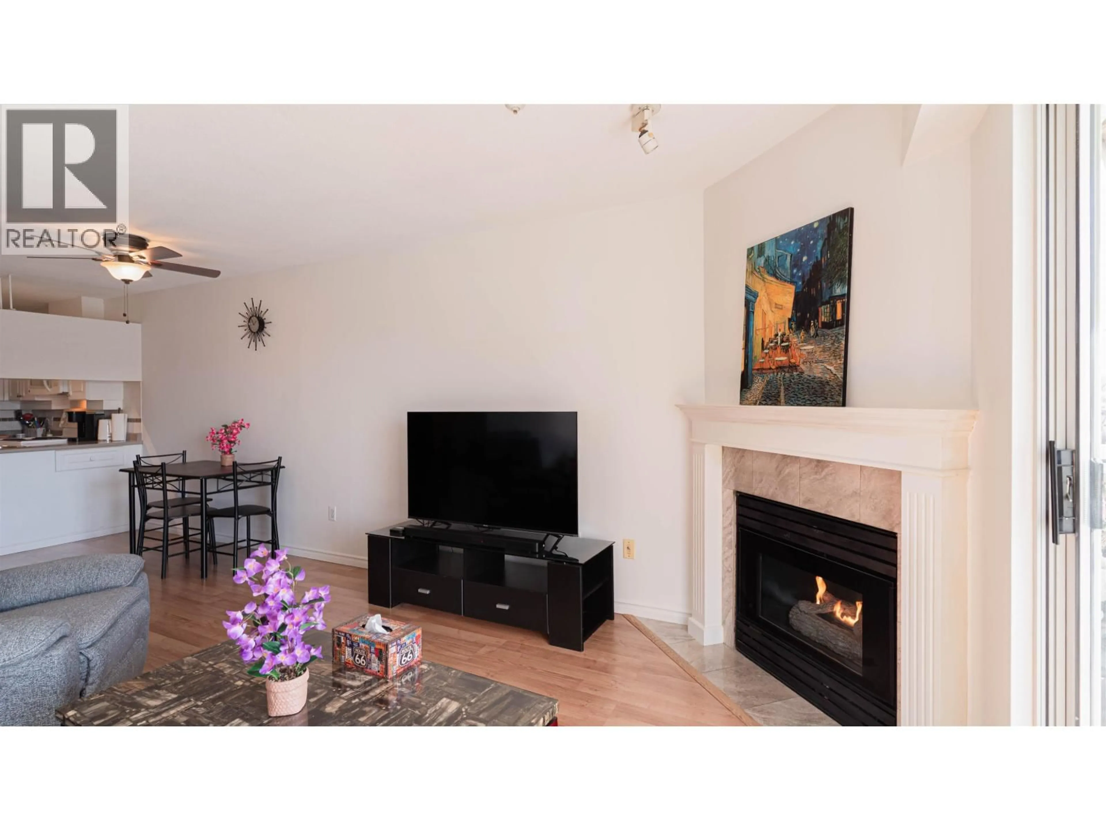 Living room with furniture, unknown for 303 - 1035 AUCKLAND STREET, New Westminster British Columbia V3M1K9