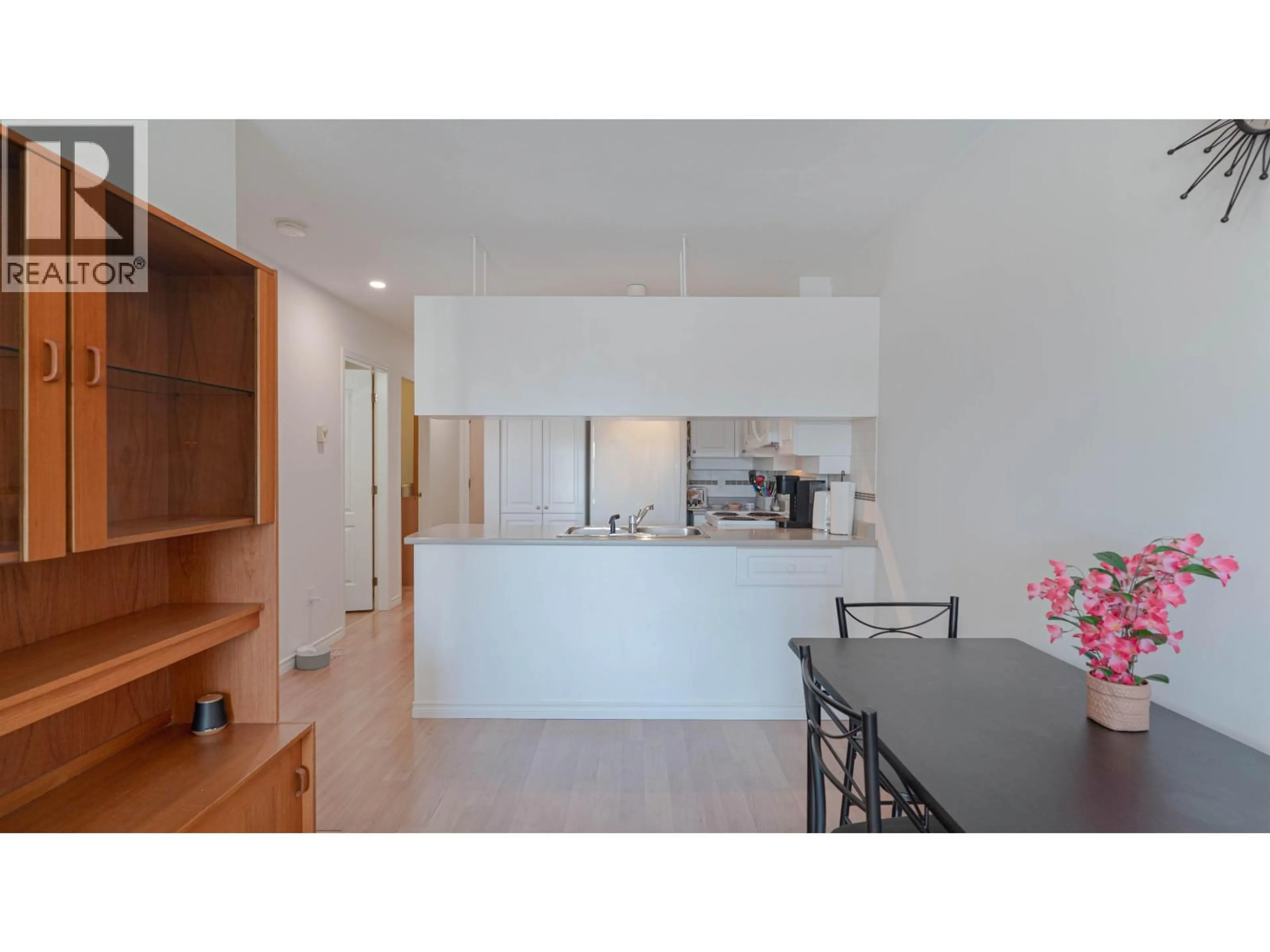 Open concept kitchen, unknown for 303 - 1035 AUCKLAND STREET, New Westminster British Columbia V3M1K9
