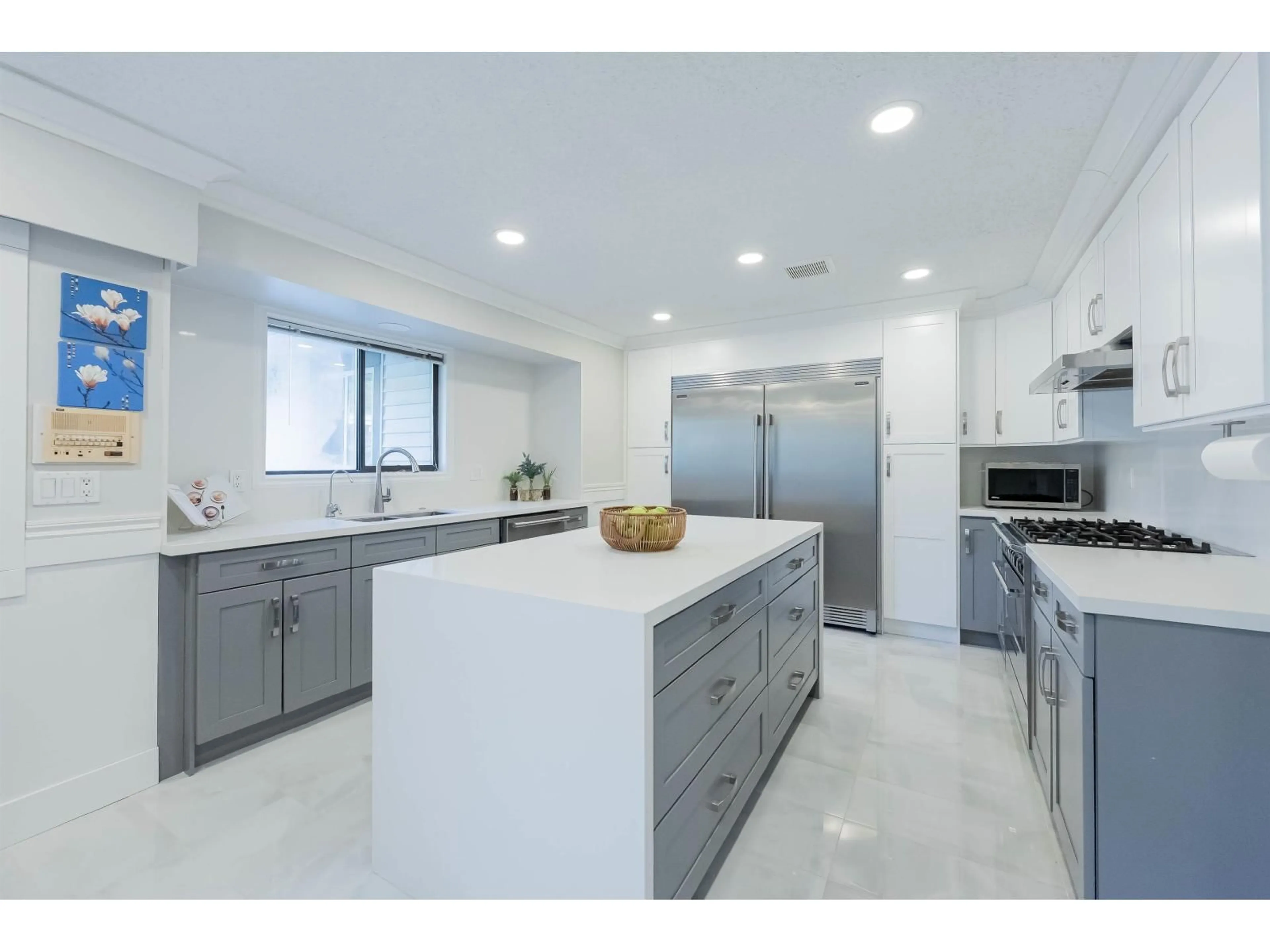 Open concept kitchen, ceramic/tile floor for 9252 204 STREET, Langley British Columbia V1M1B7