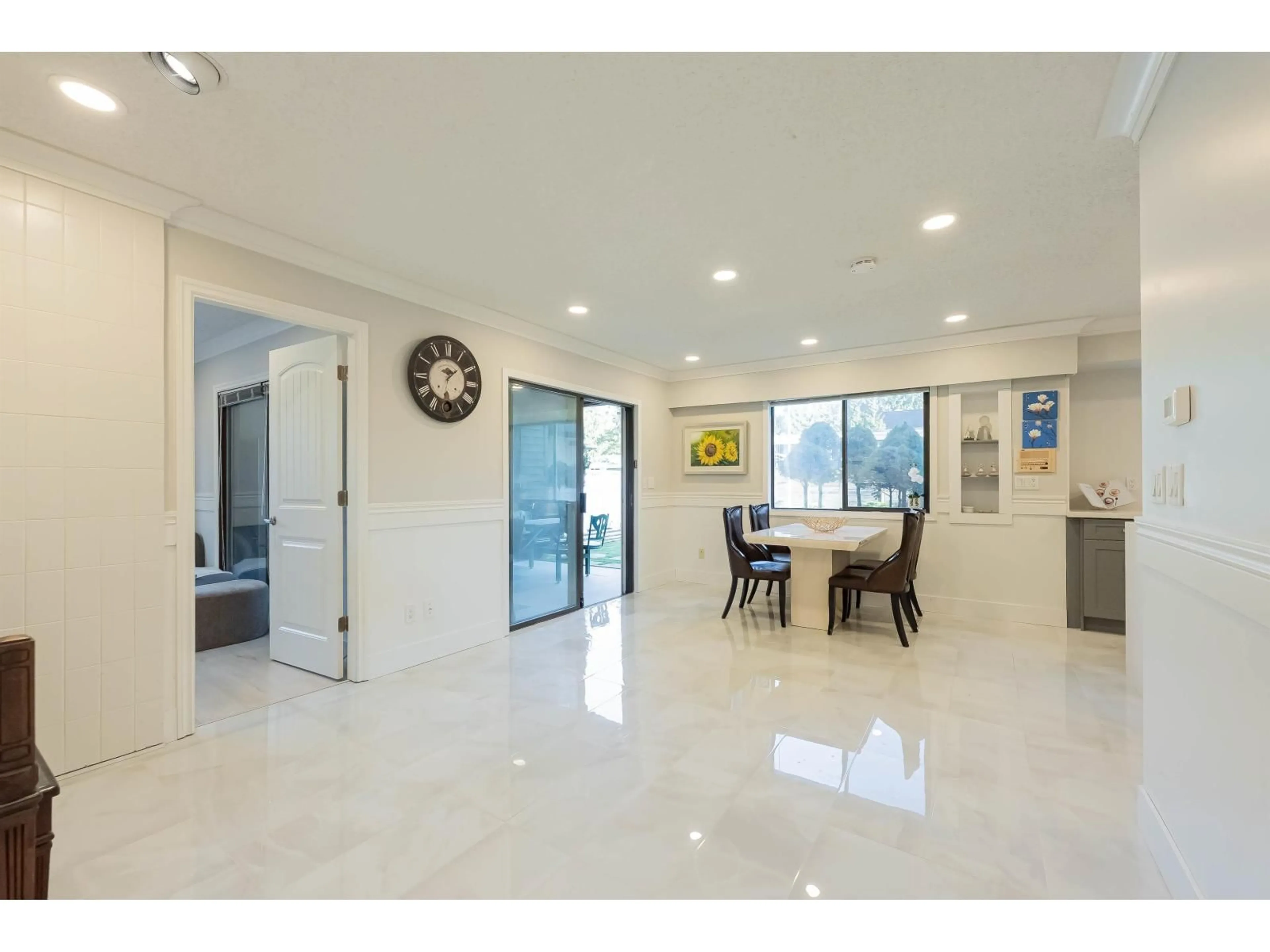 Indoor foyer for 9252 204 STREET, Langley British Columbia V1M1B7