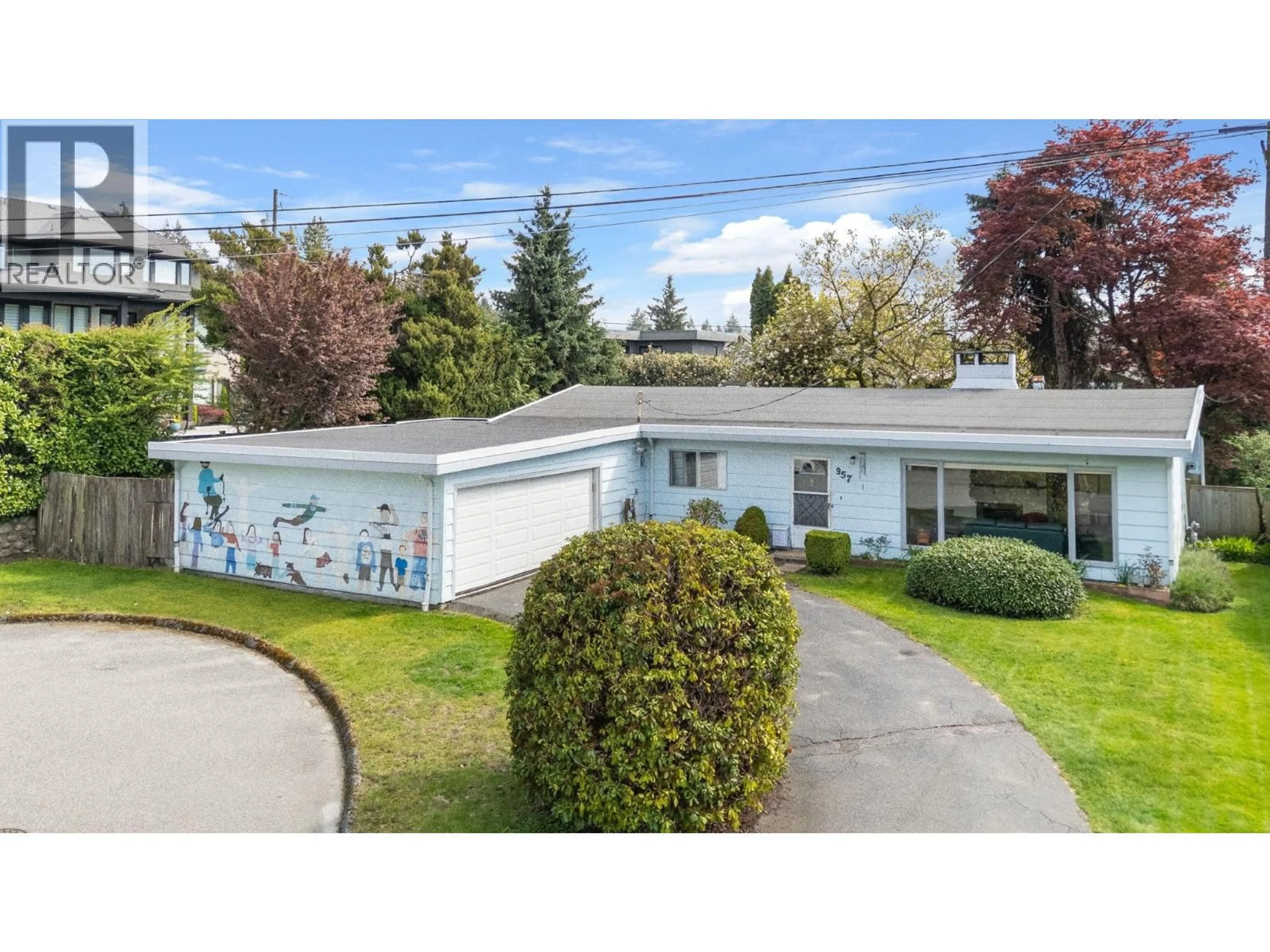 Home with vinyl exterior material, street for 957 ESSEX ROAD, North Vancouver British Columbia V7R1W1