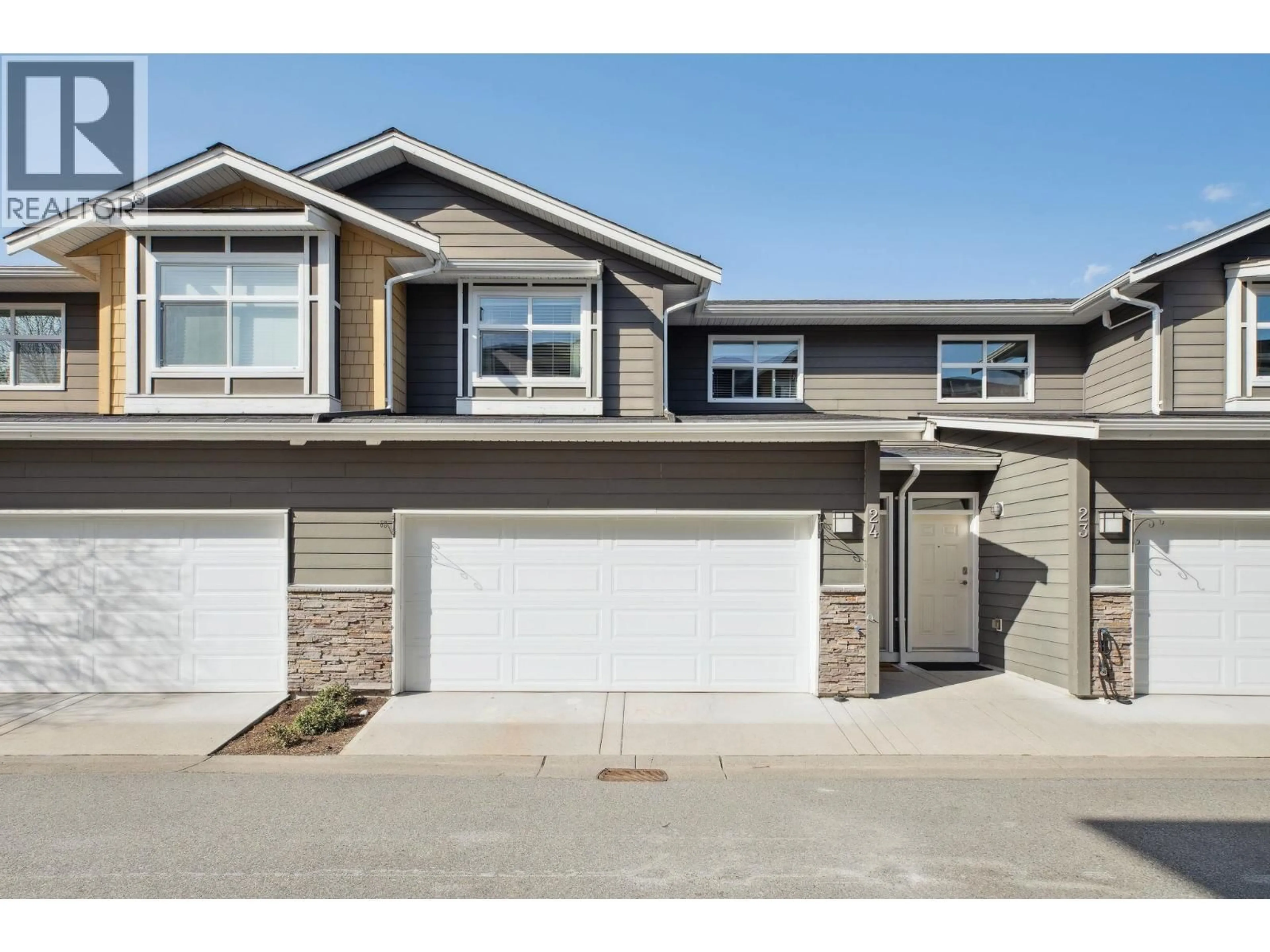 Home with vinyl exterior material, street for 24 - 11461 236 STREET, Maple Ridge British Columbia V2W0H6