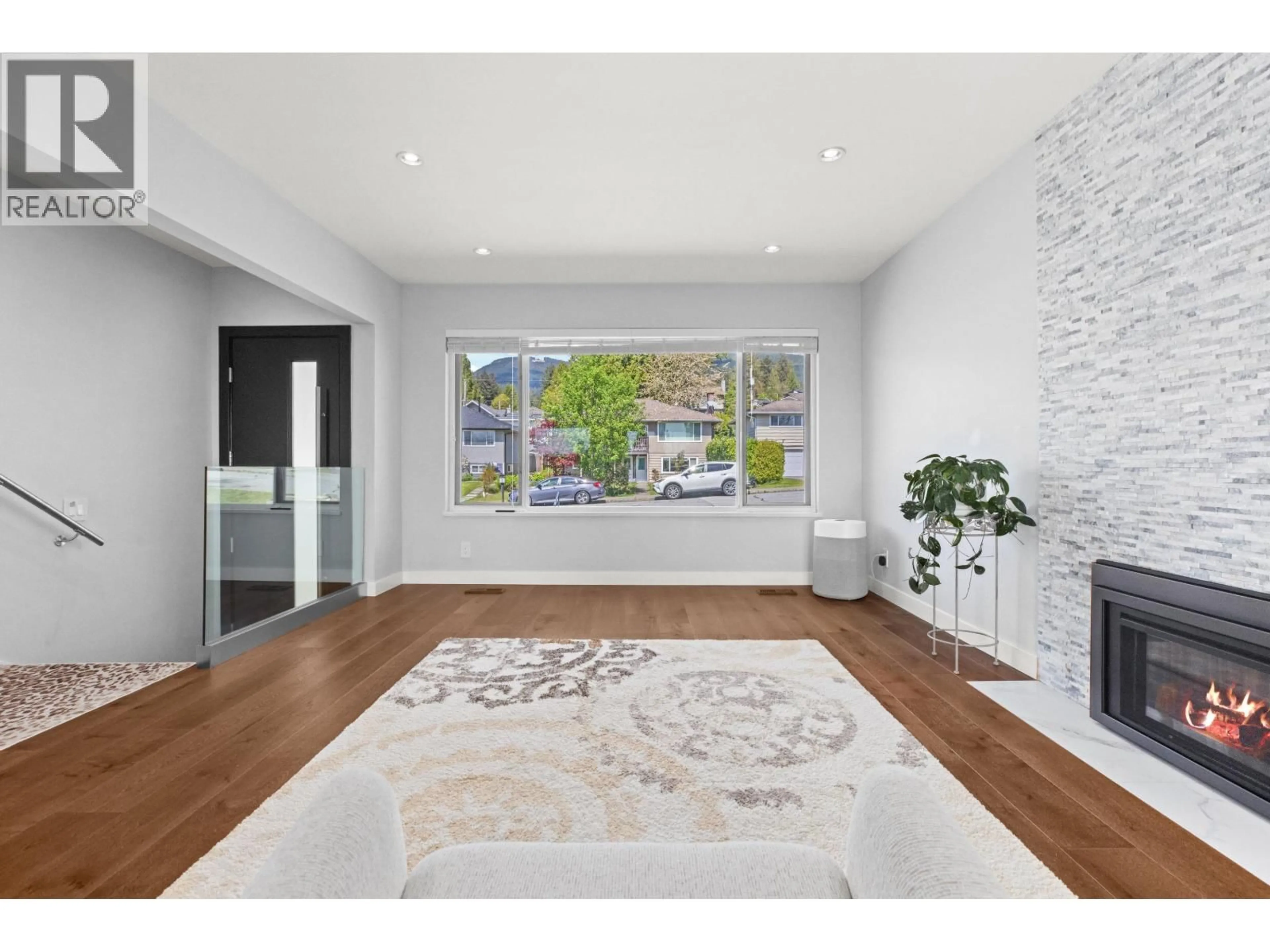 Unknown for 219 26TH STREET, North Vancouver British Columbia V7N1A7