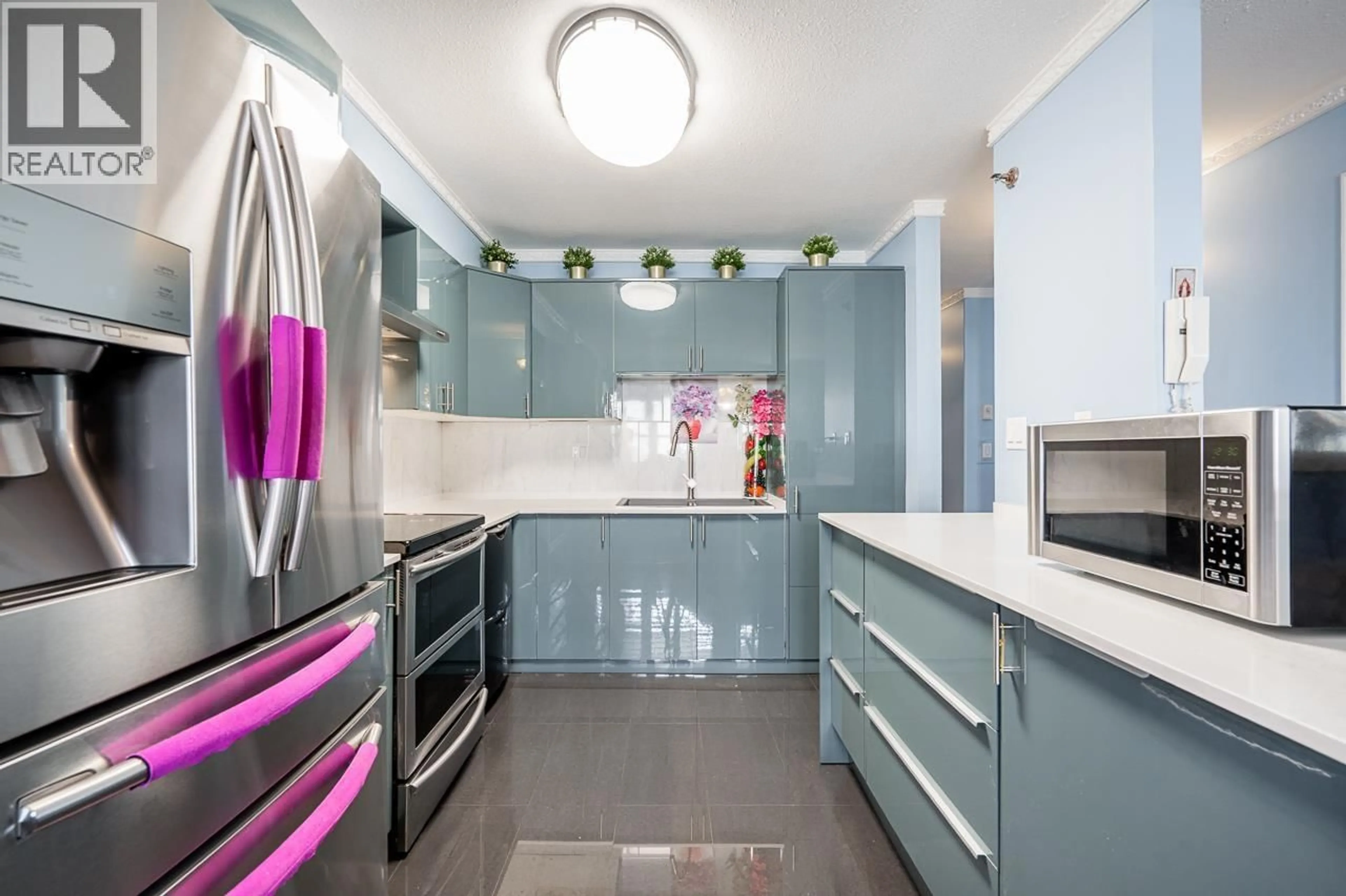 Contemporary kitchen, ceramic/tile floor for 301 - 19128 FORD ROAD, Pitt Meadows British Columbia V3Y2P1