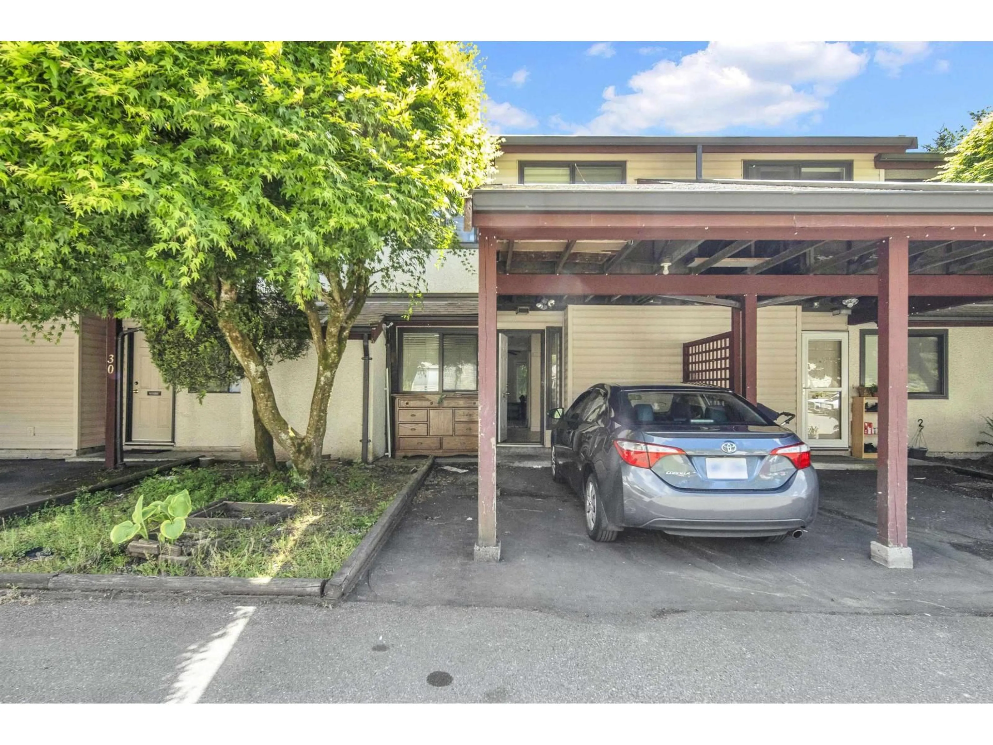 A pic from outside/outdoor area/front of a property/back of a property/a pic from drone, street for 31 - 13990 74 AVENUE, Surrey British Columbia V3W7E6