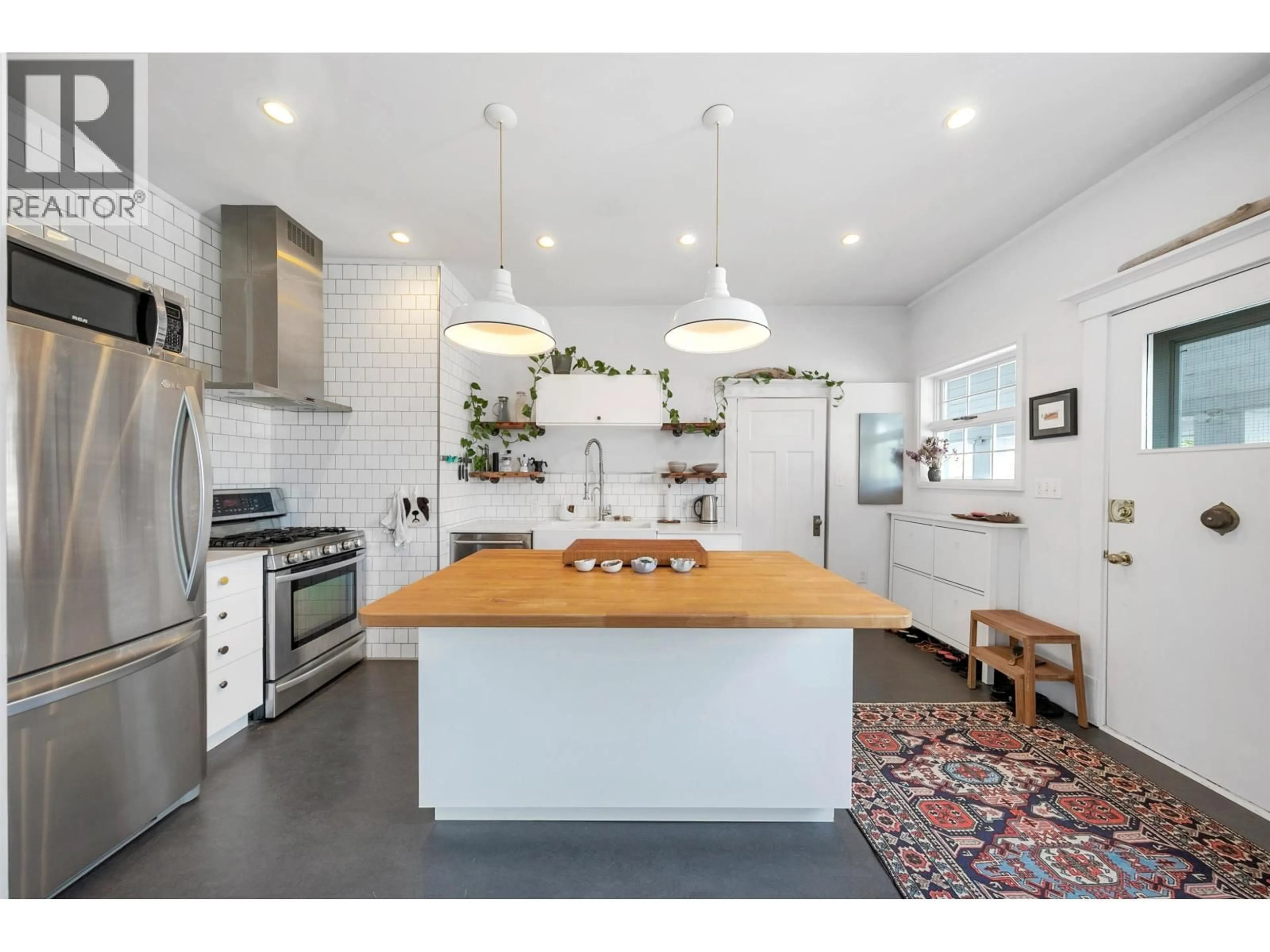 Open concept kitchen, ceramic/tile floor for 303 - 1131 11TH AVENUE, Vancouver British Columbia V6H1K4