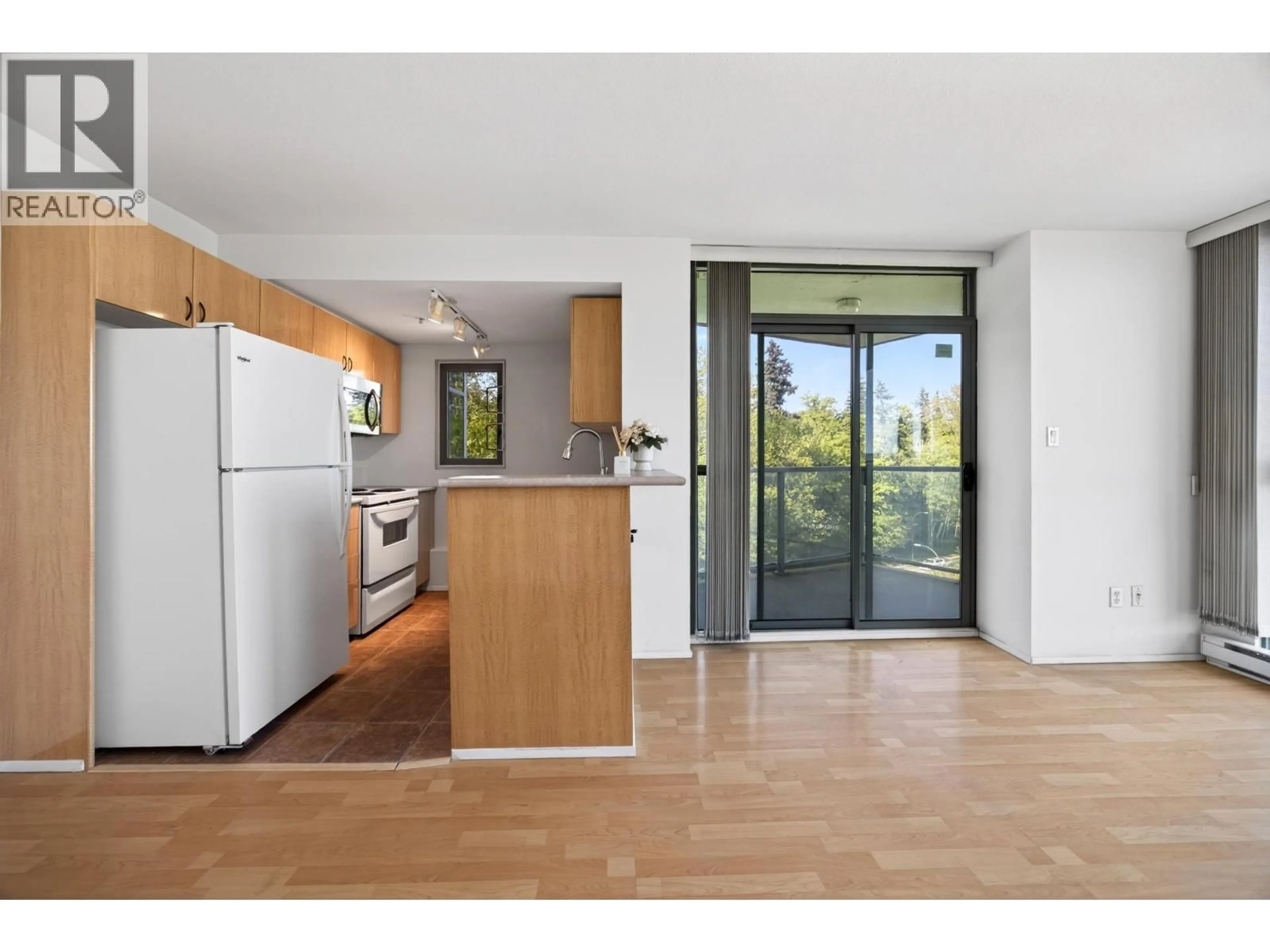Standard kitchen, wood/laminate floor for 1001 - 2733 CHANDLERY PLACE, Vancouver British Columbia V5S4V3