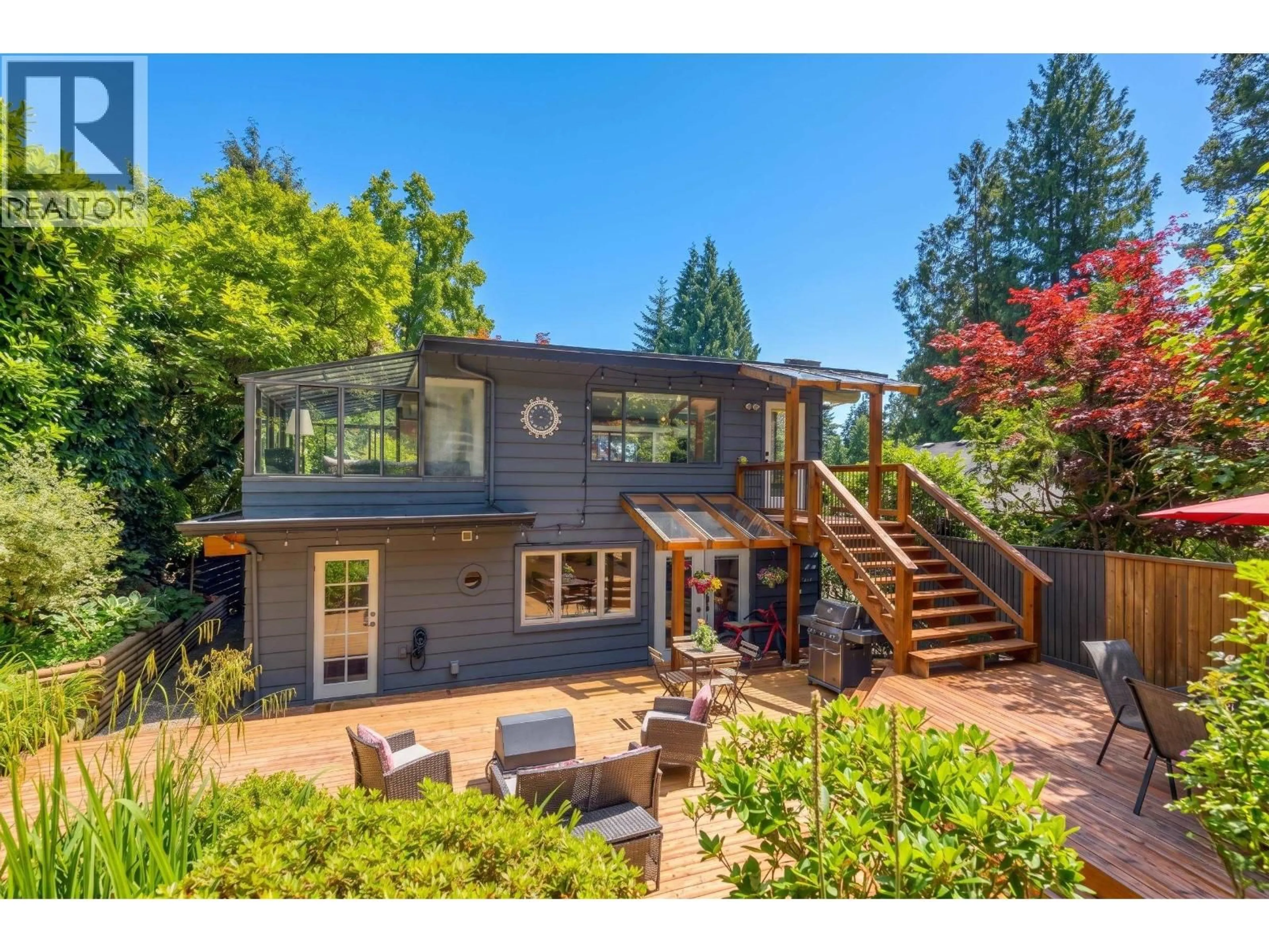 A pic from outside/outdoor area/front of a property/back of a property/a pic from drone, water/lake/river/ocean view for 466 KINGS ROAD, North Vancouver British Columbia V7N1H9