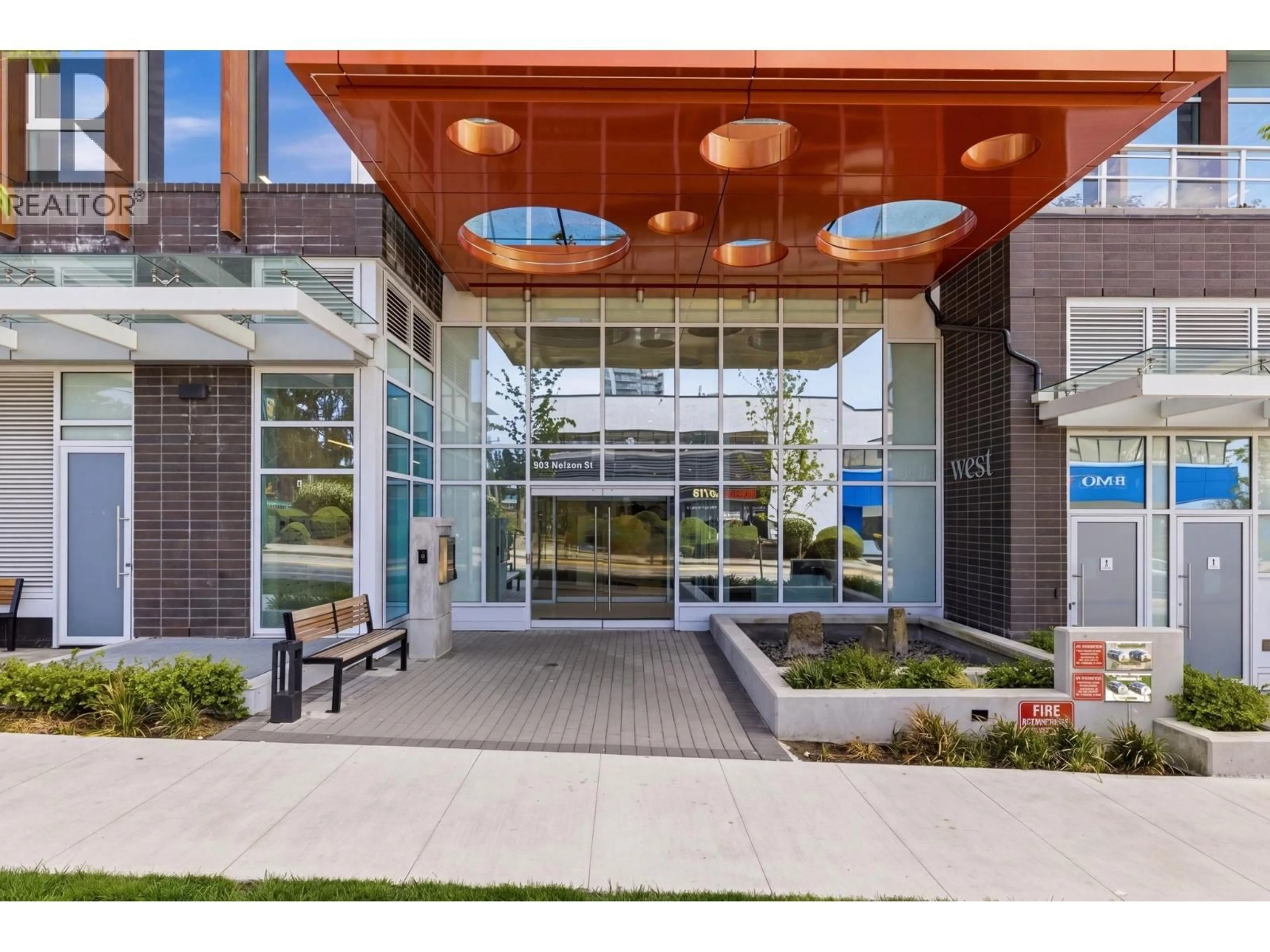 Indoor foyer for 2307 - 505 NELSON STREET, Coquitlam British Columbia V3J0R5