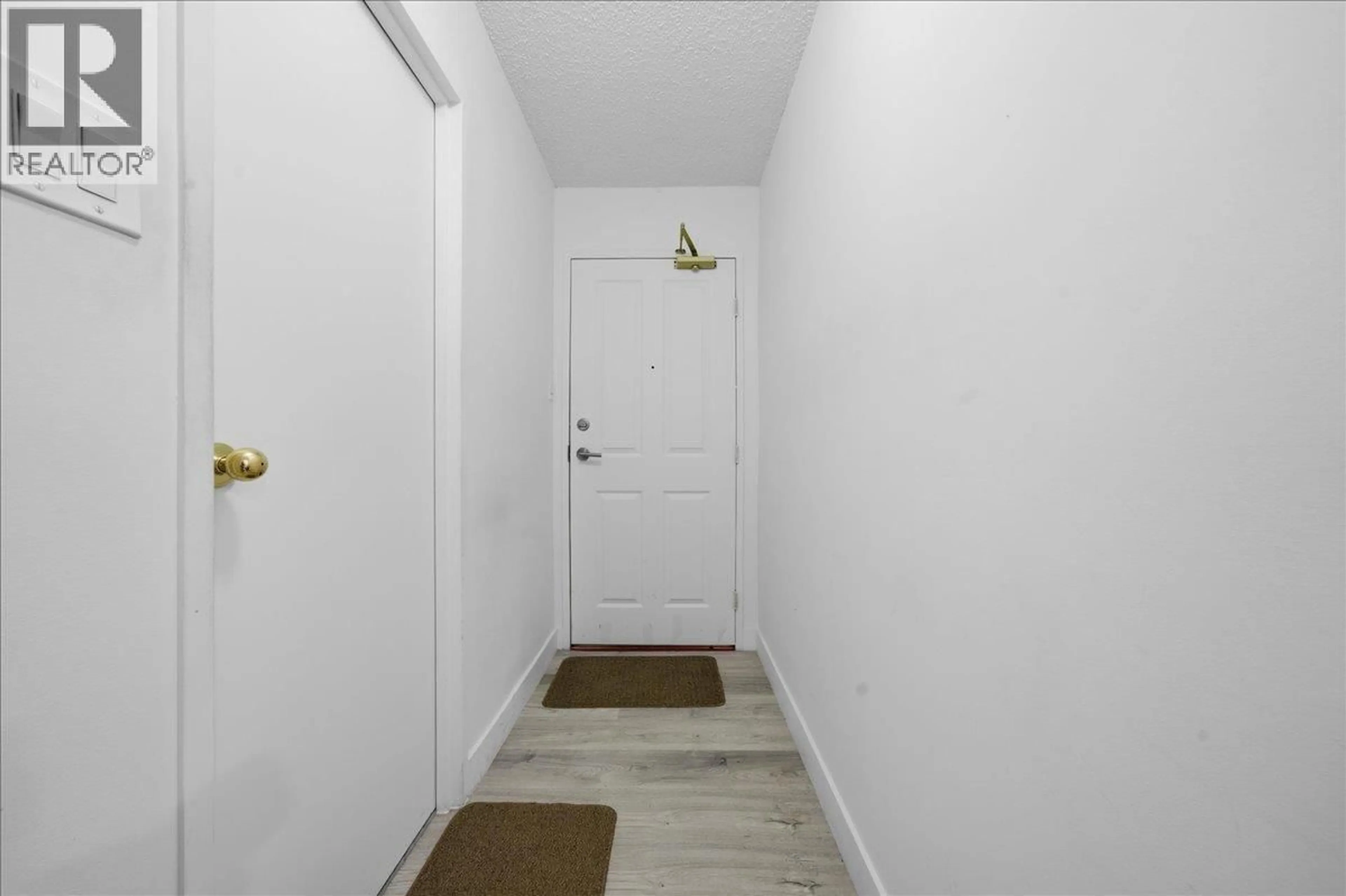 Indoor entryway for 1301 - 2004 FULLERTON AVENUE, North Vancouver British Columbia V7P3G8
