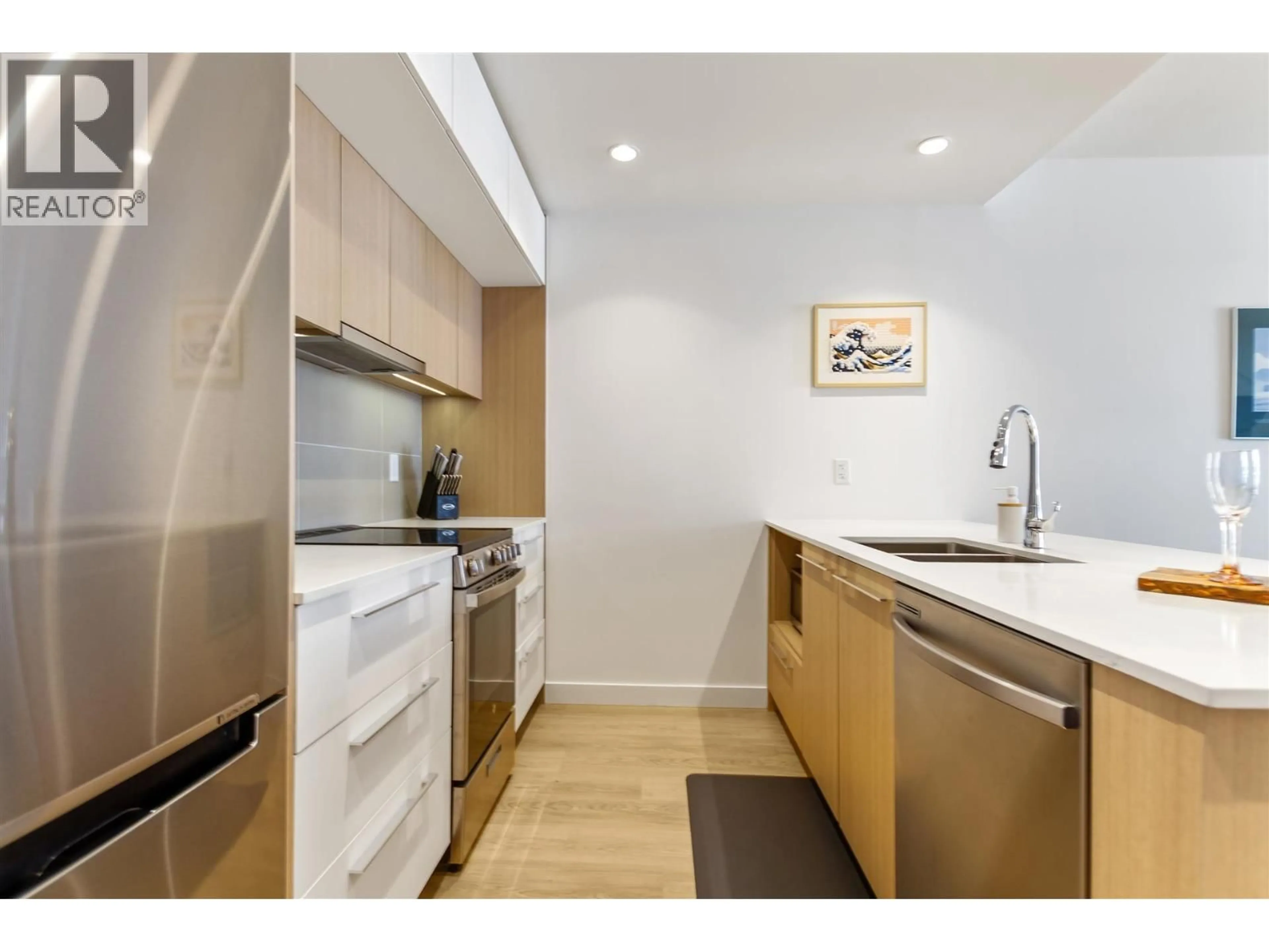 Standard kitchen, unknown for 203 - 9580 TOWER ROAD, Burnaby British Columbia V5A0G5