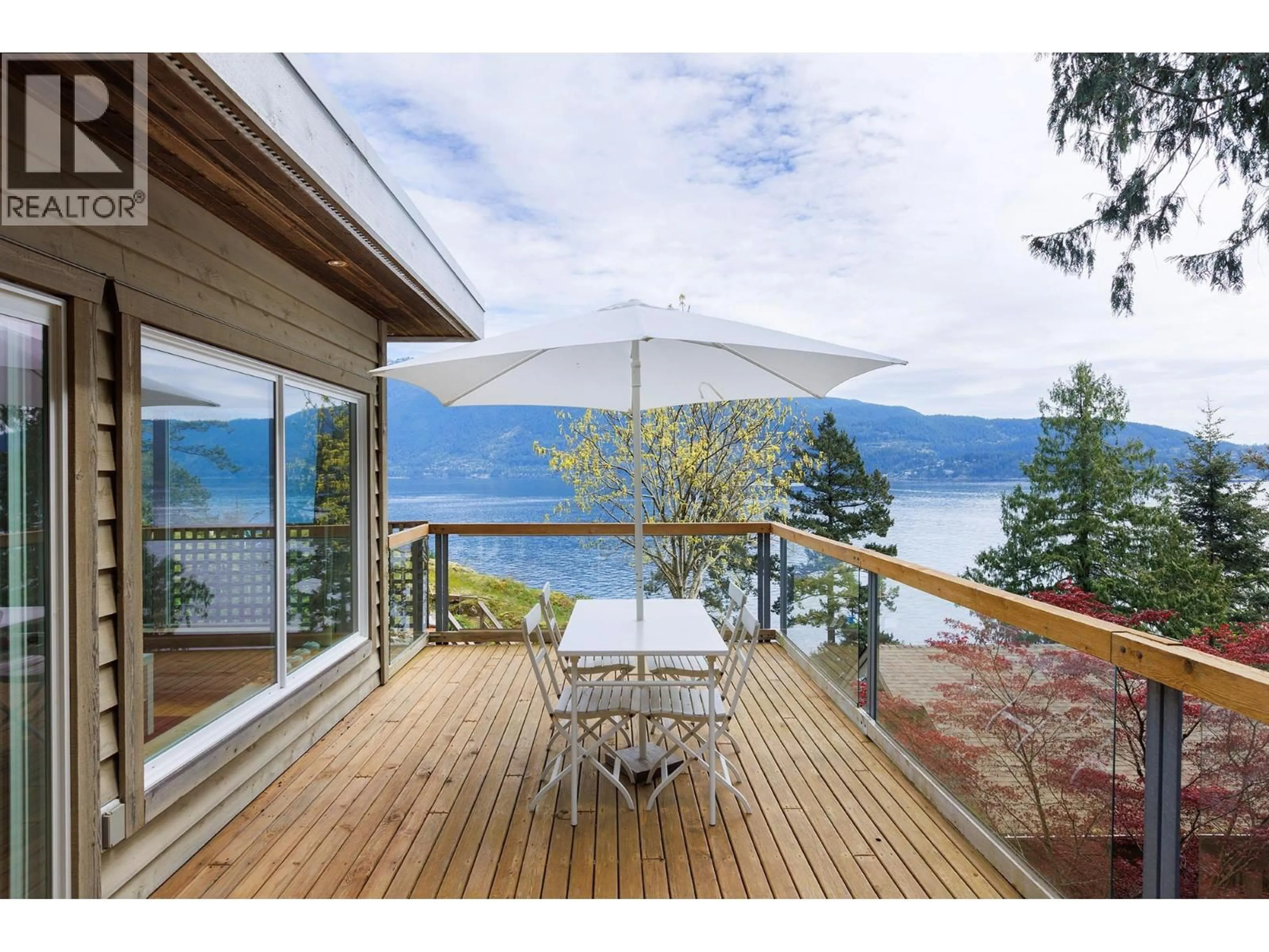 Patio, water/lake/river/ocean view for 234 DAVID ROAD, Bowen Island British Columbia V0N1G1