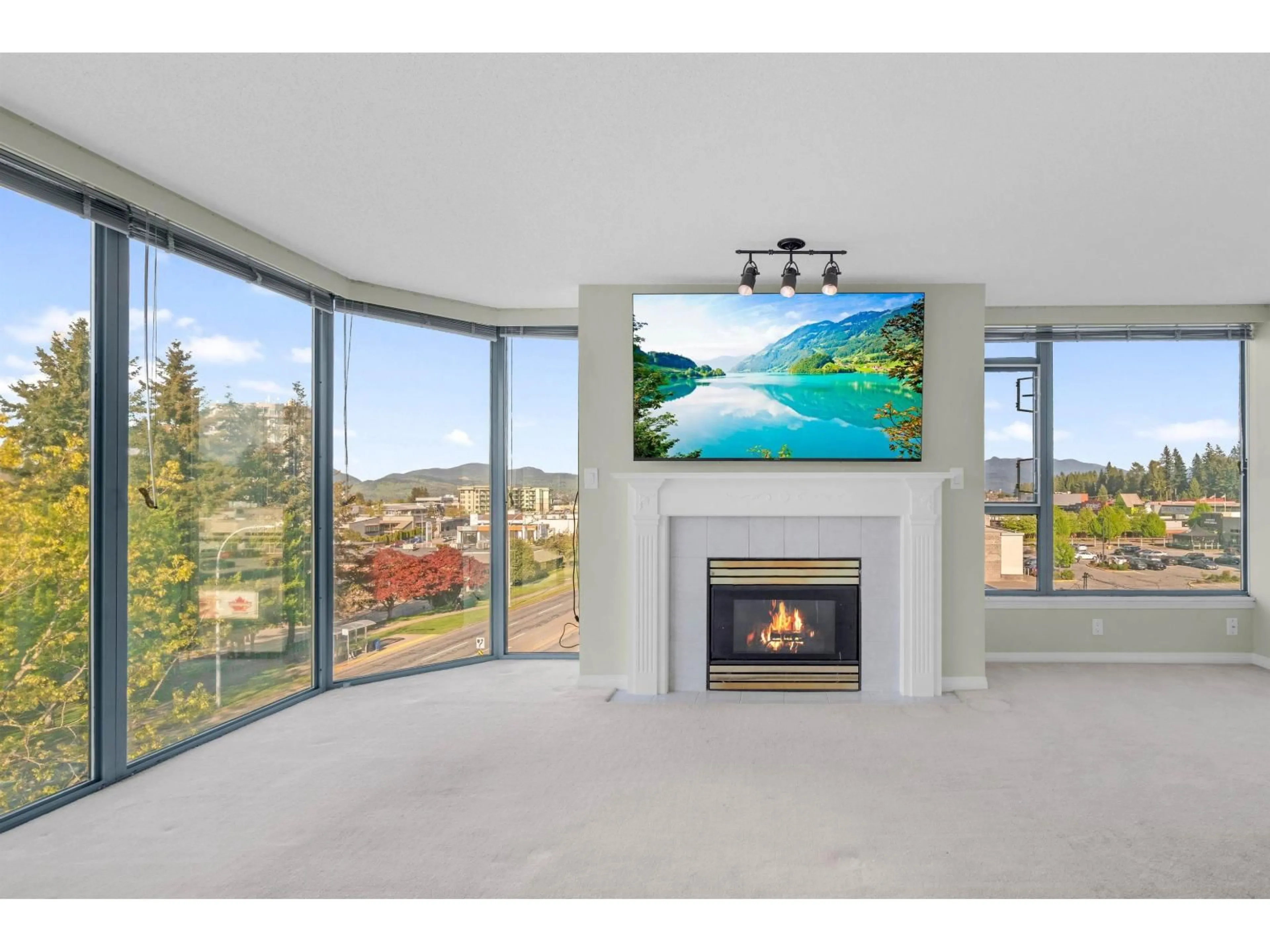 Home theater for 502 - 32330 SOUTH FRASER WAY, Abbotsford British Columbia V2T1X1