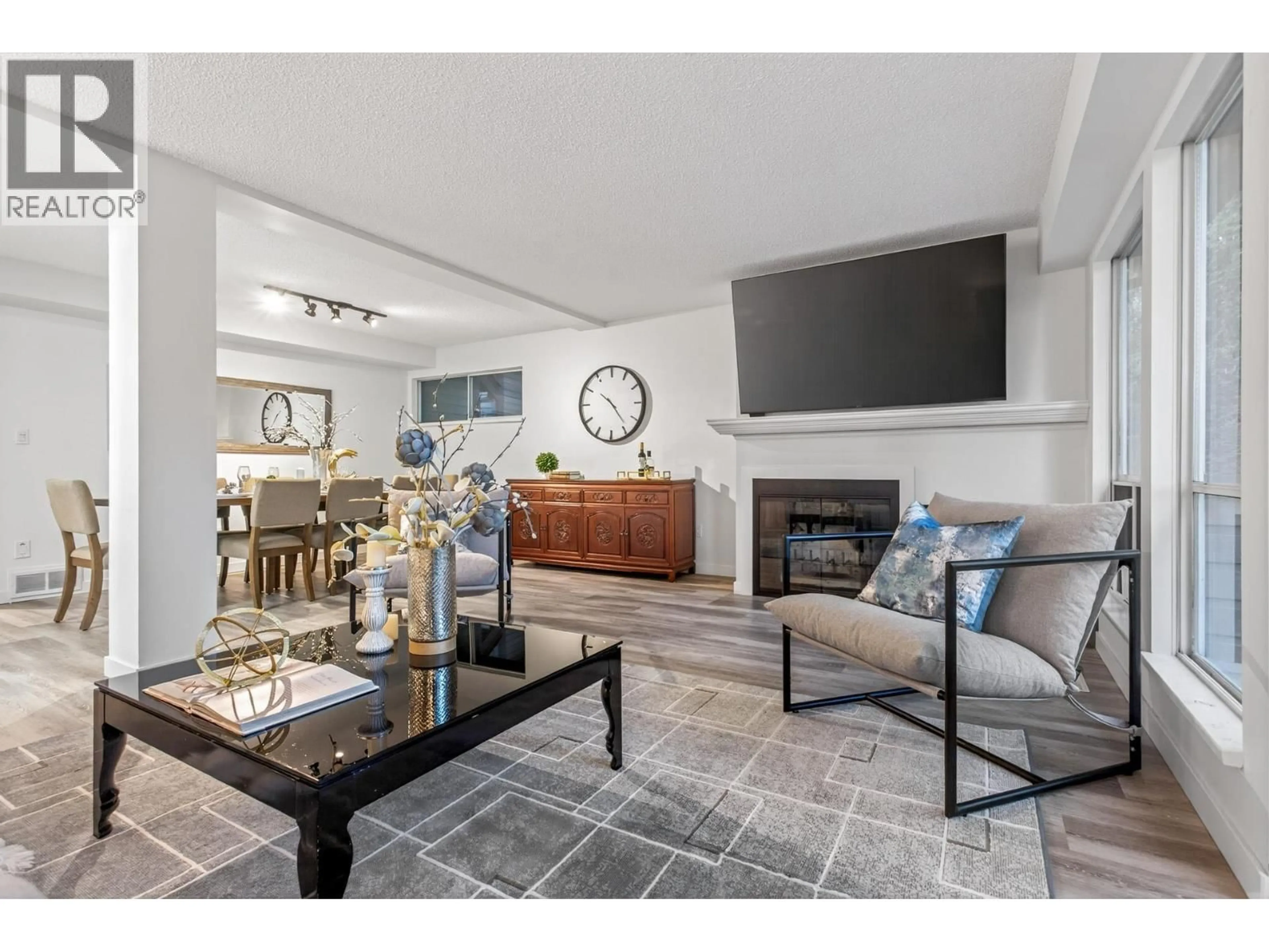 Living room with furniture, unknown for 8218 FOREST GROVE DRIVE, Burnaby British Columbia V5A4G9